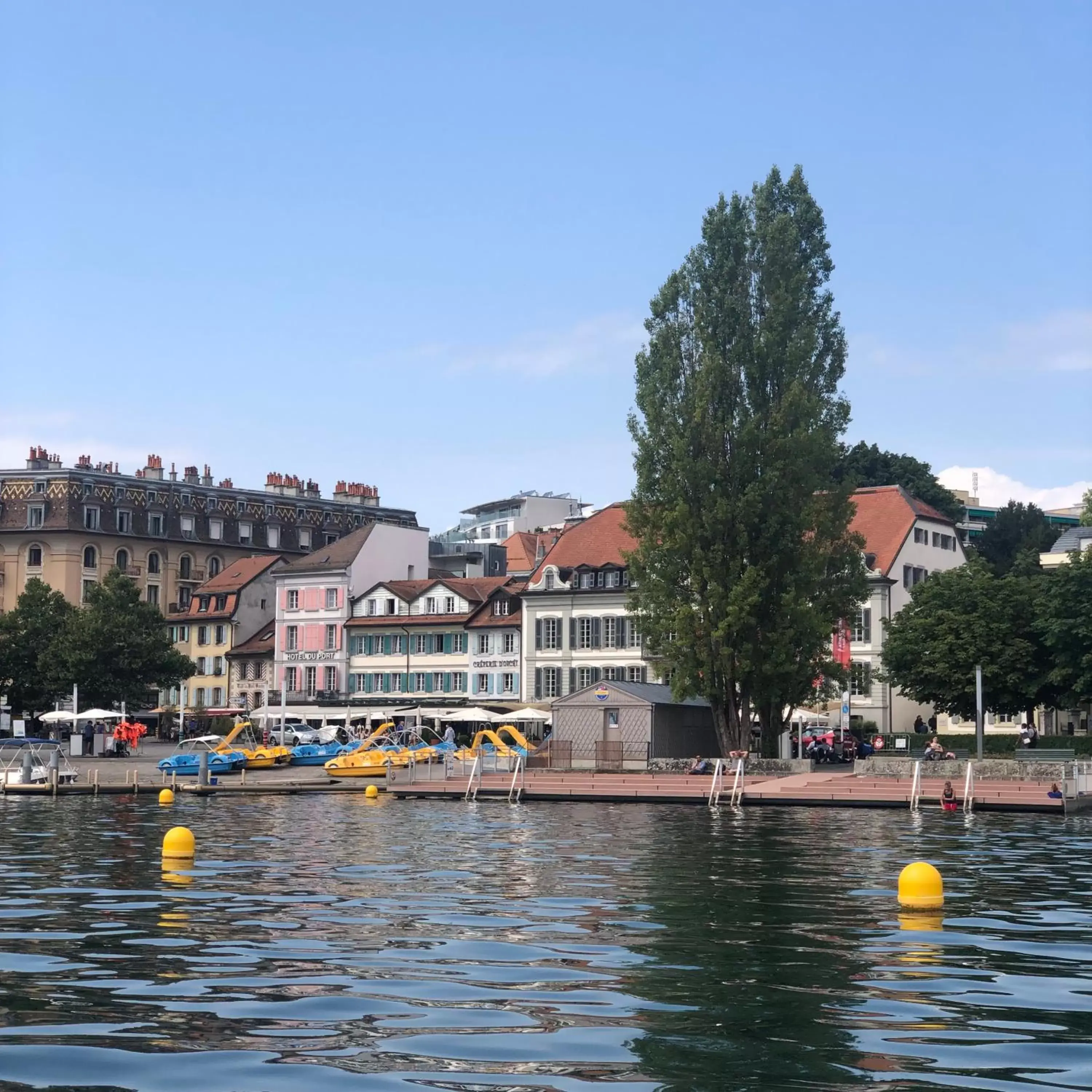 Summer in Hôtel du Port