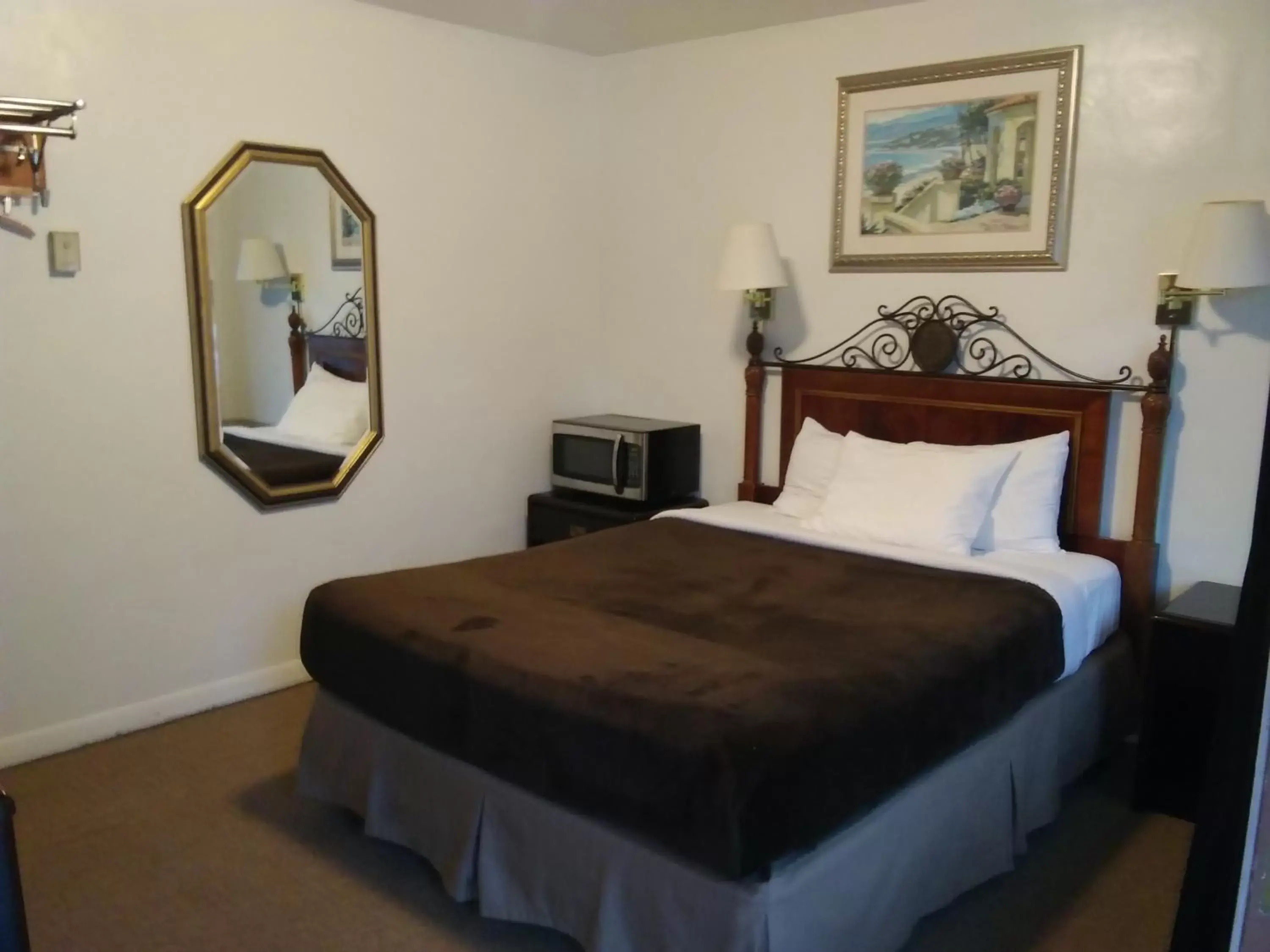 Bed in Bay Bridge Motel Bed in Bay Bridge Motel