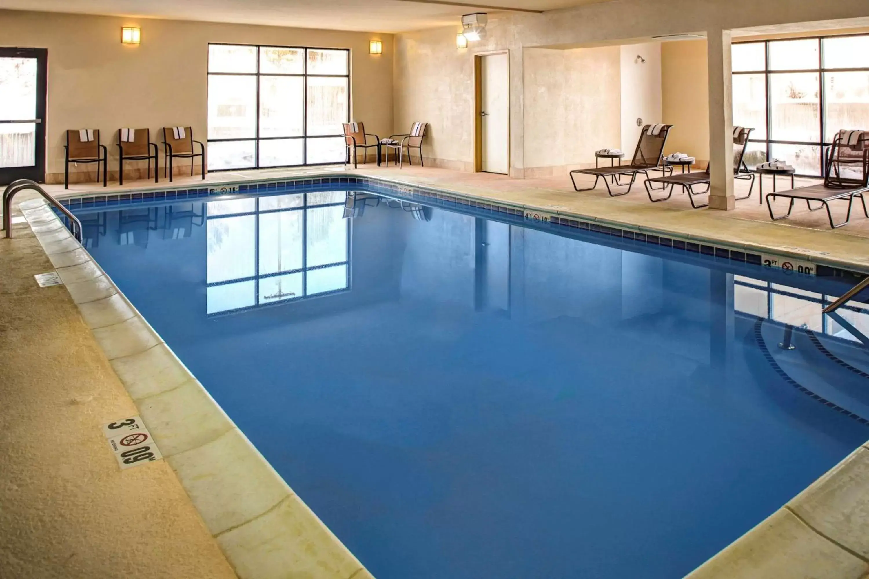 Pool view, Swimming Pool in Hampton Inn Coldwater