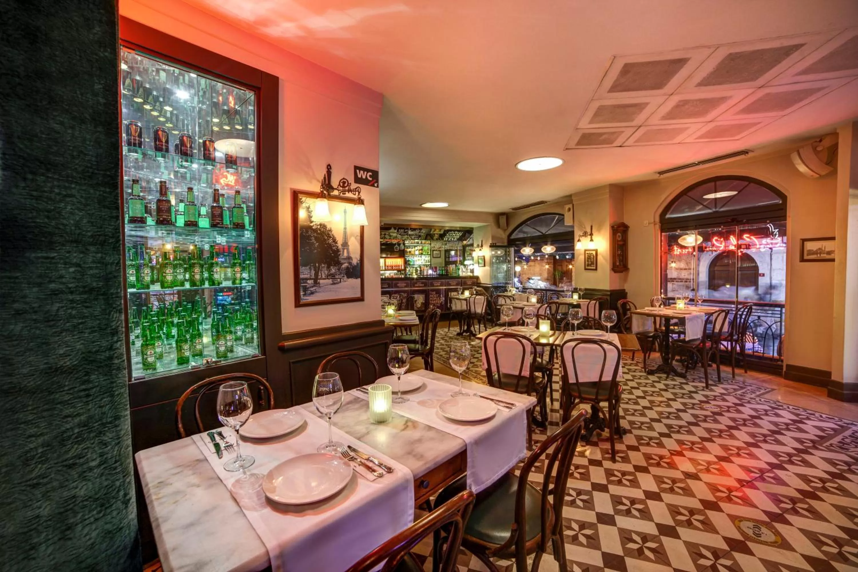 Restaurant/places to eat in Faros Hotel Old City - Special Category