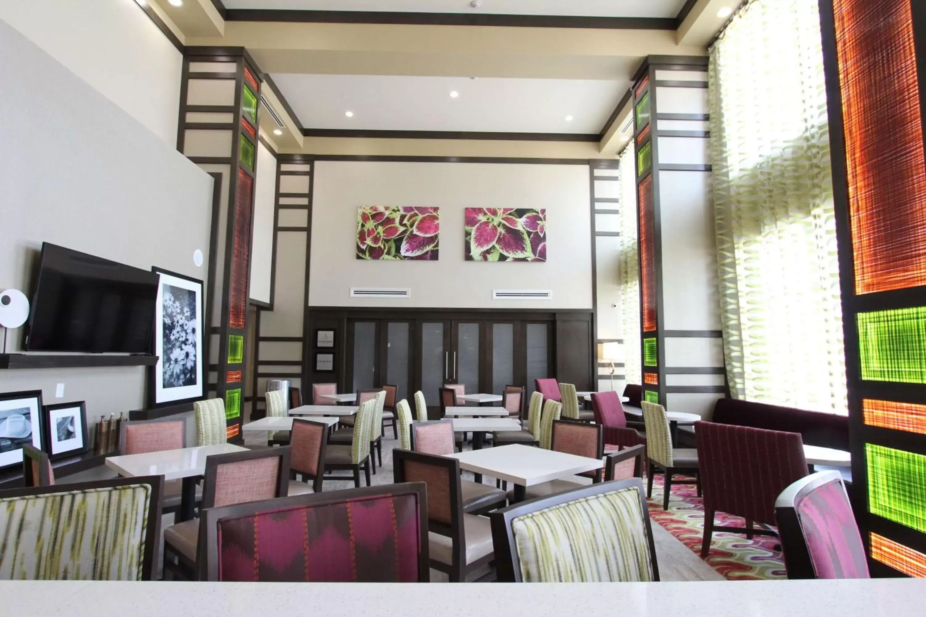 Lobby or reception, Restaurant/Places to Eat in Hampton Inn & Suites Dallas Market Center