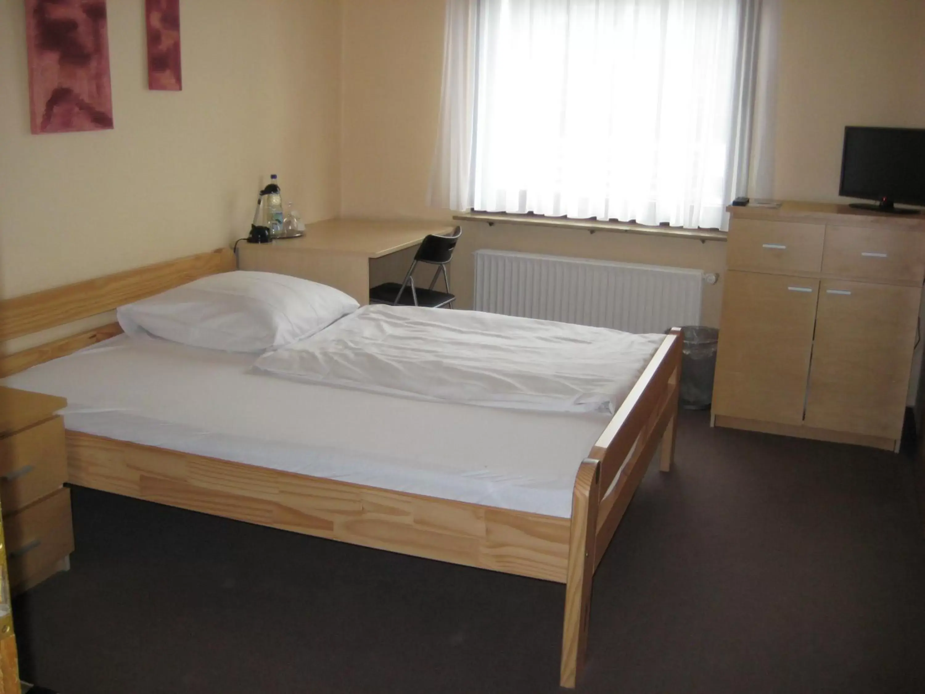 Single Room with Bathroom in Hotel Haus Bergblick Single Room with Bathroom in Hotel Haus Bergblick