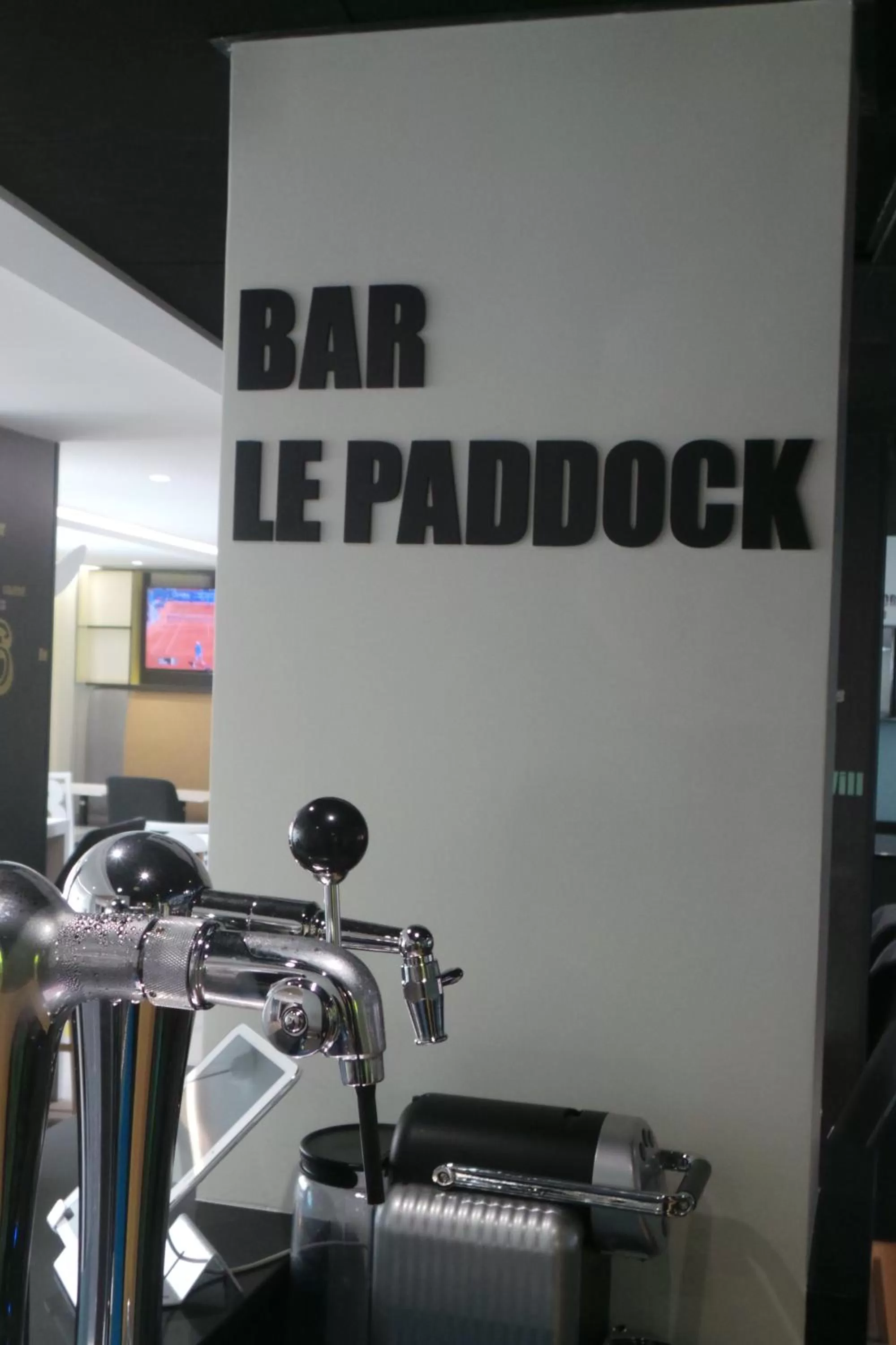 Lounge or bar in ibis Styles Deauville Centre