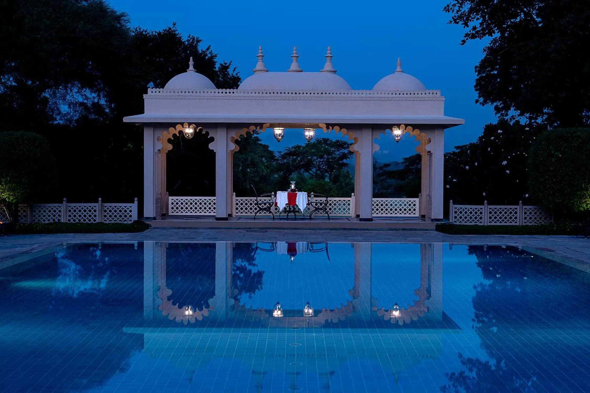 Swimming pool in Trident Udaipur Swimming pool in Trident Udaipur