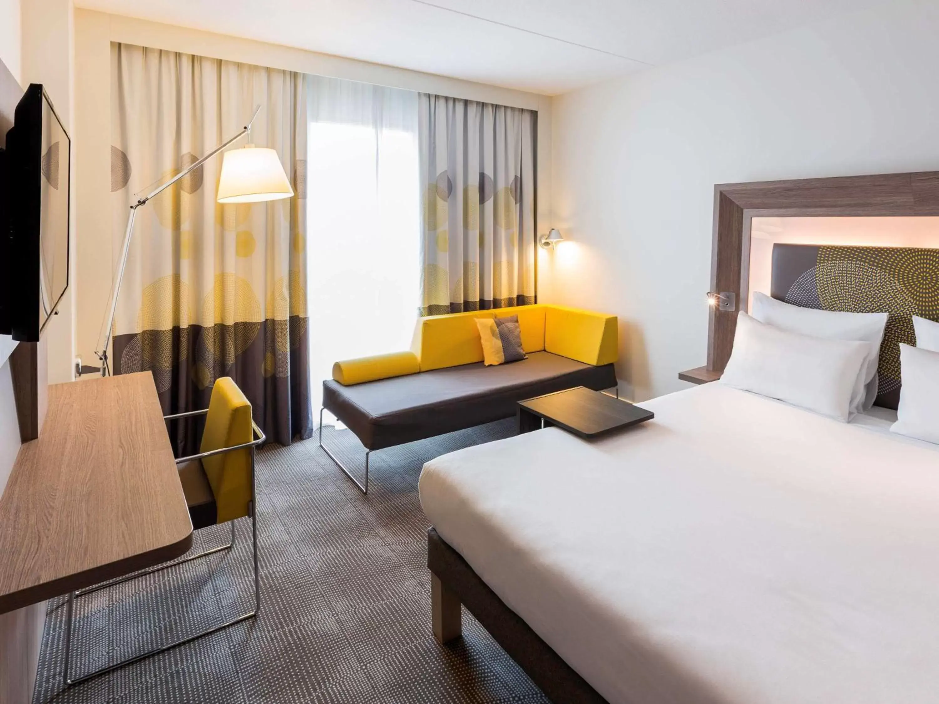 Photo of the whole room in Novotel Amsterdam Schiphol Airport