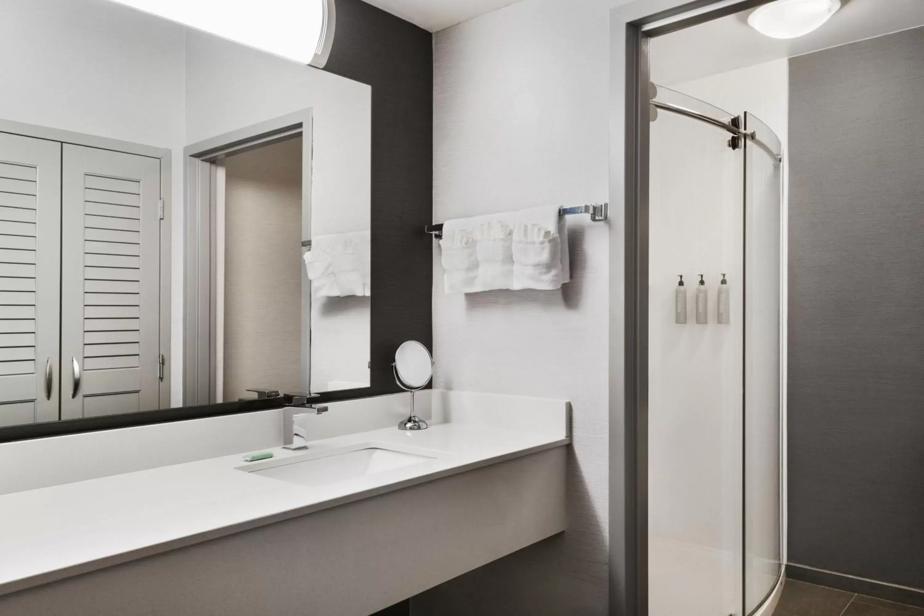 Bathroom in Courtyard by Marriott Burlington