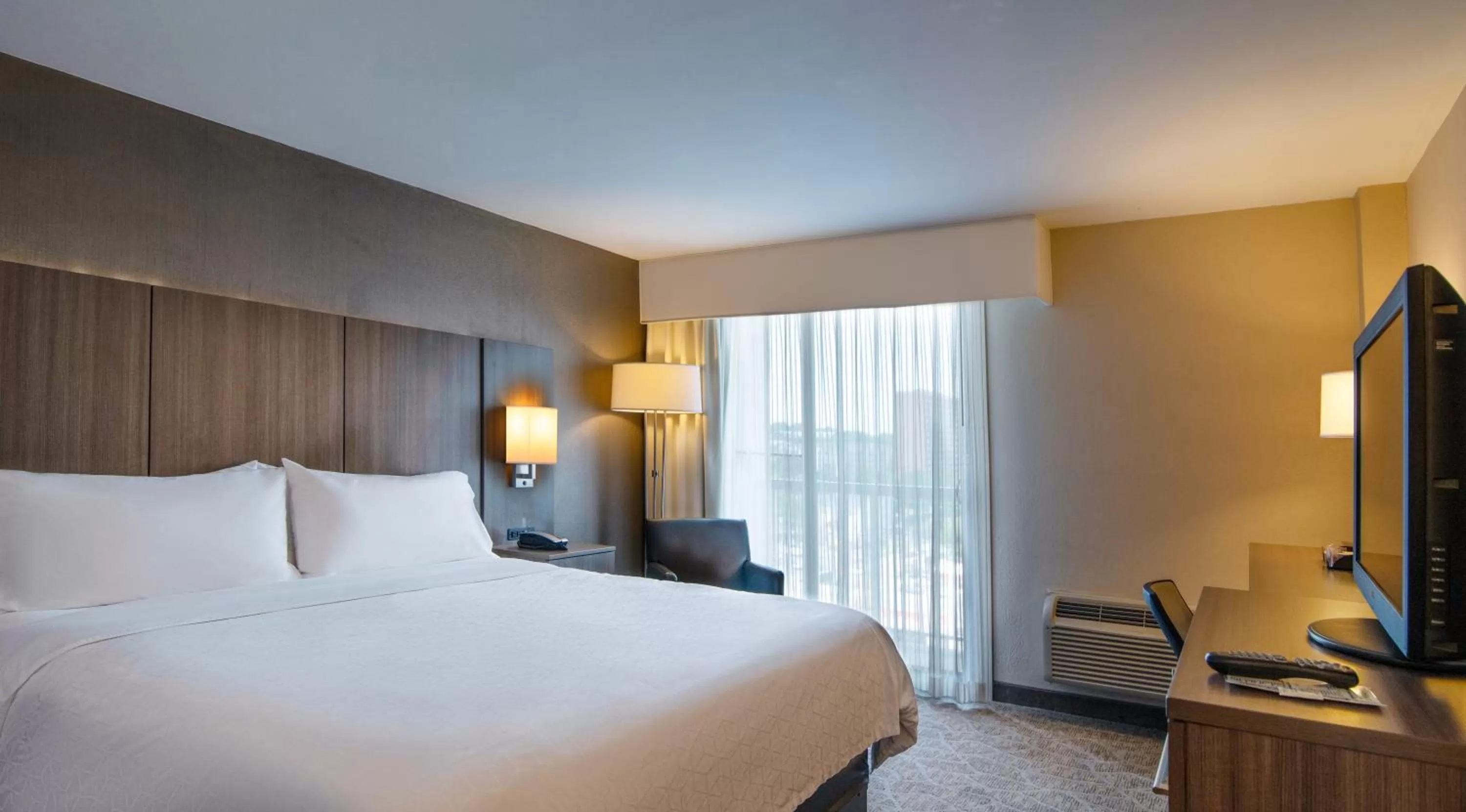 Bedroom, Bed in Holiday Inn Nashville - Vanderbilt - Dwtn by IHG