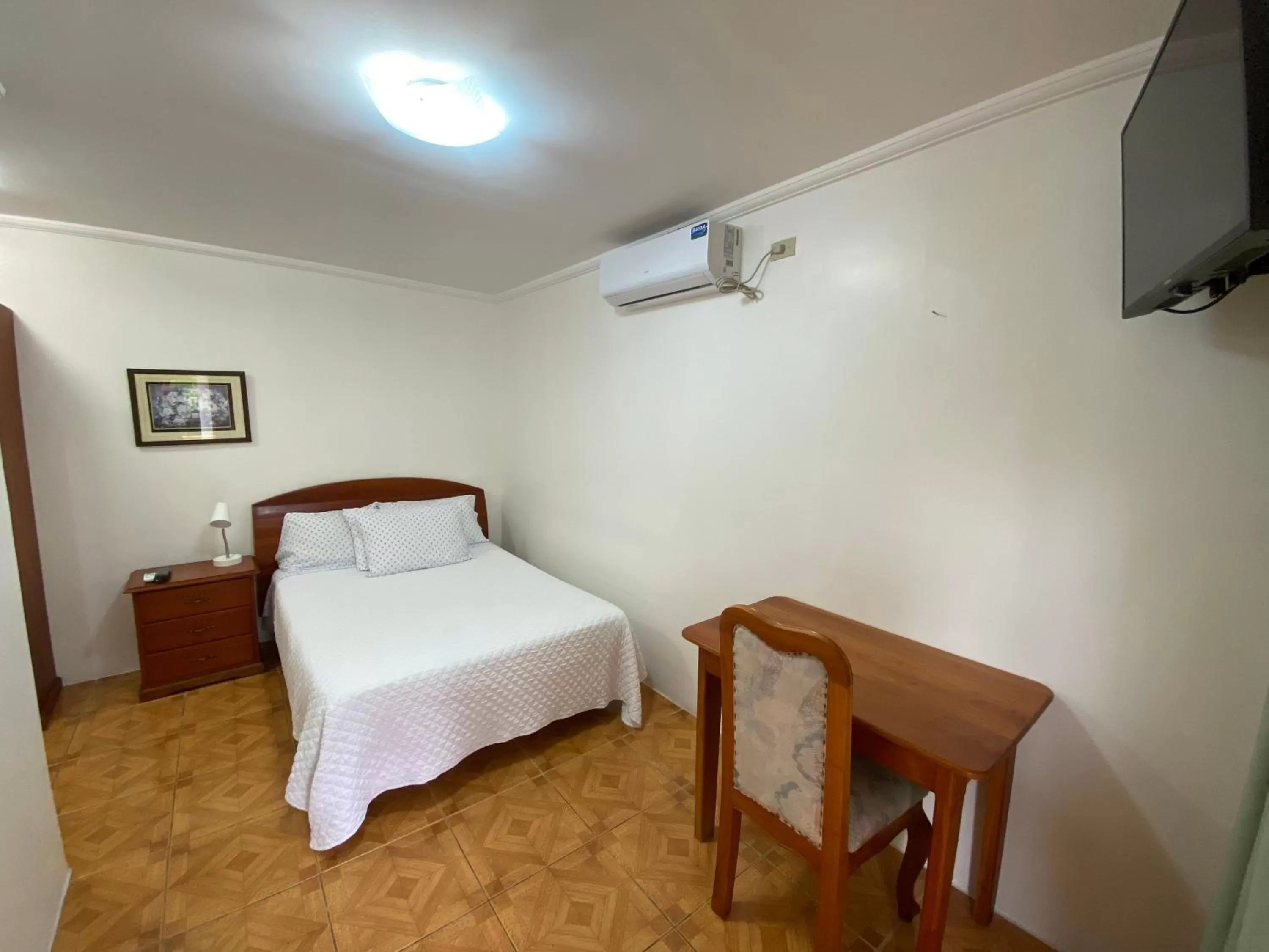 Bedroom, Bed in La Peregrina Galapagos B&B