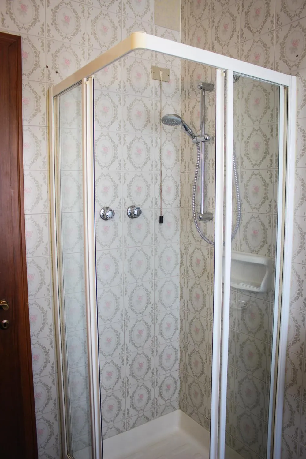 Shower in Hotel Centrale