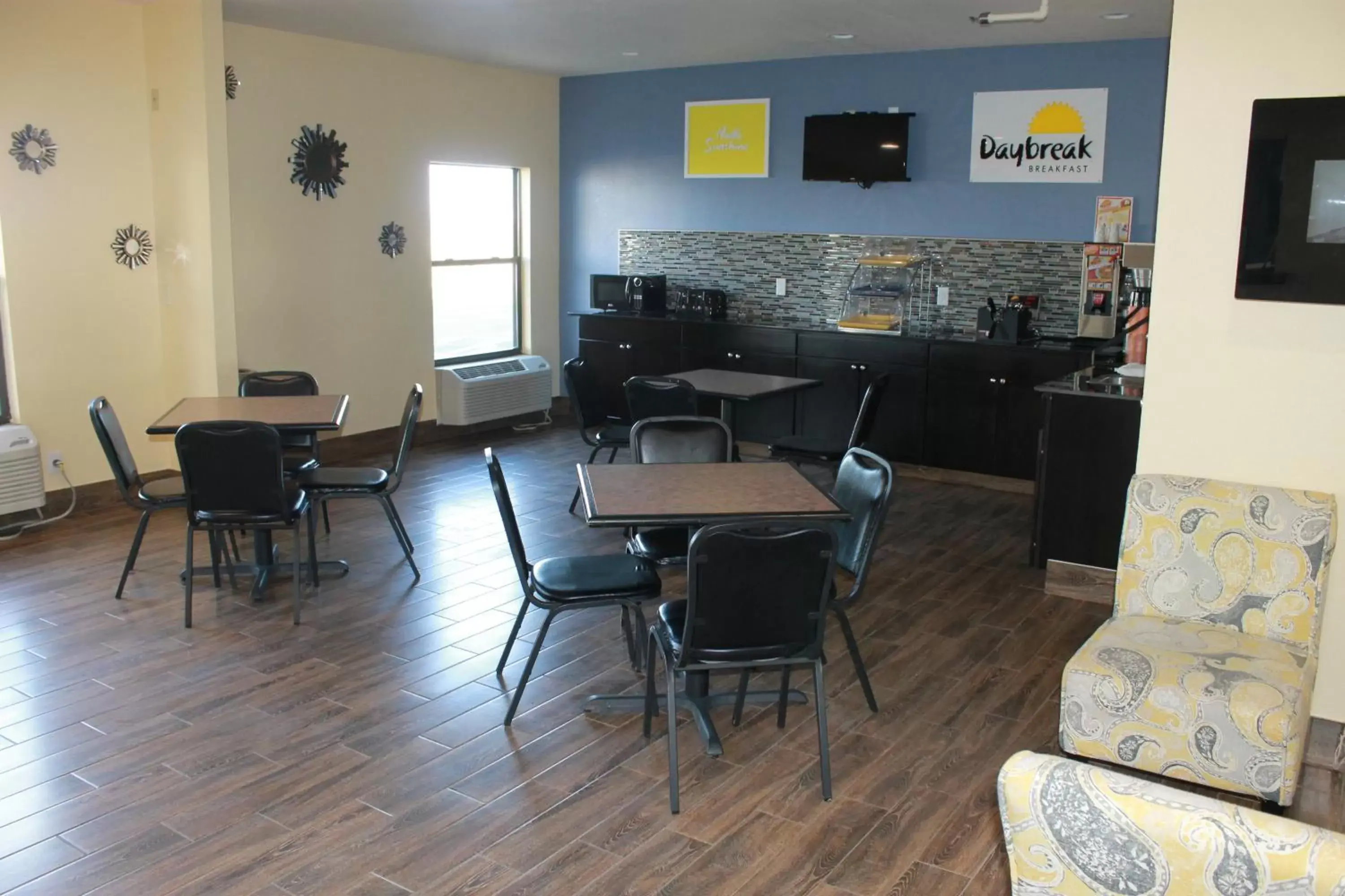 Continental breakfast, Restaurant/Places to Eat in Days Inn by Wyndham Walcott Davenport