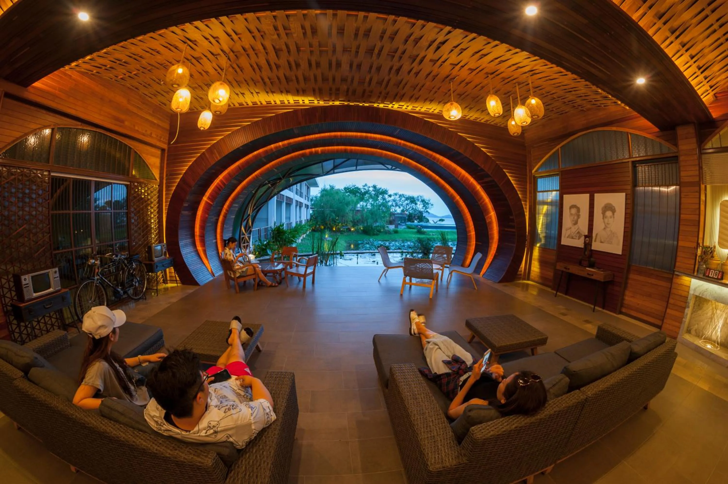 Communal lounge/ TV room in Baan Rim Ao