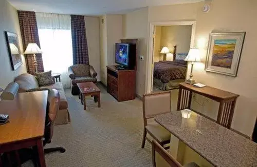Day, Seating Area in Hawthorn Suites by Wyndham Williamsville Buffalo Airport