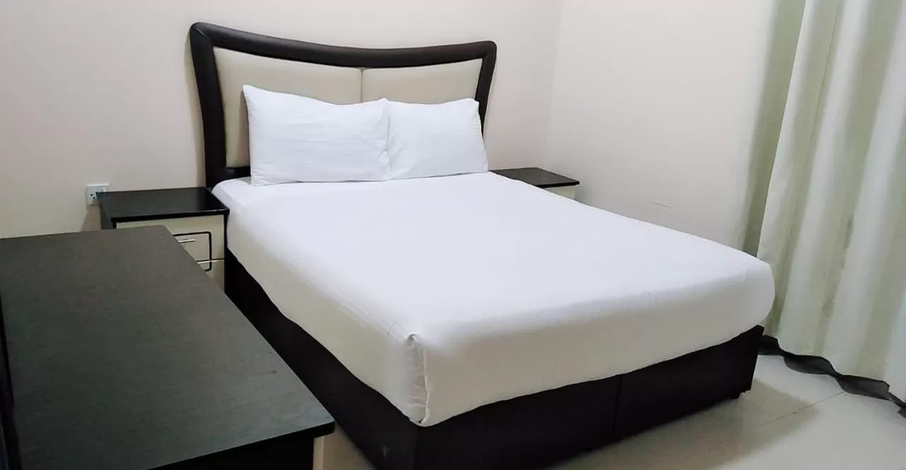 Bedroom, Bed in Al Khaleej Plaza Furnished Apartments LLC