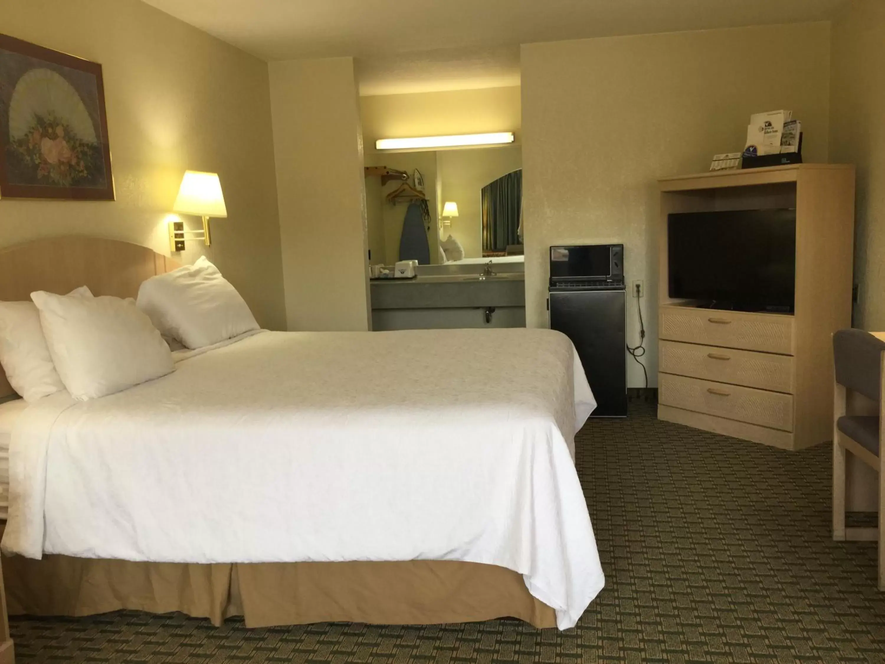 Property building, Room Photo in Americas Best Value Inn Cabot