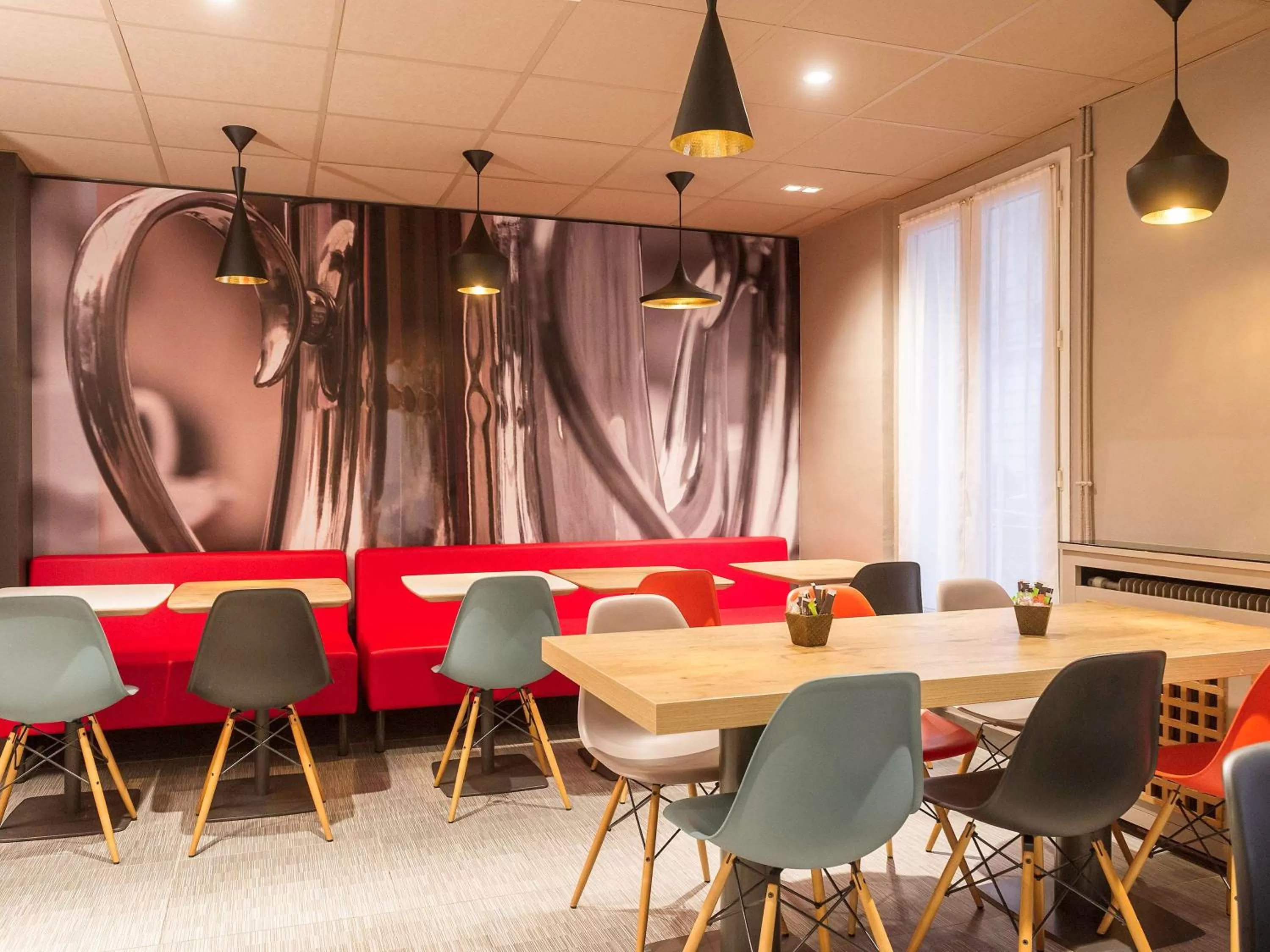 Restaurant/places to eat in ibis Paris Vaugirard Porte de Versailles