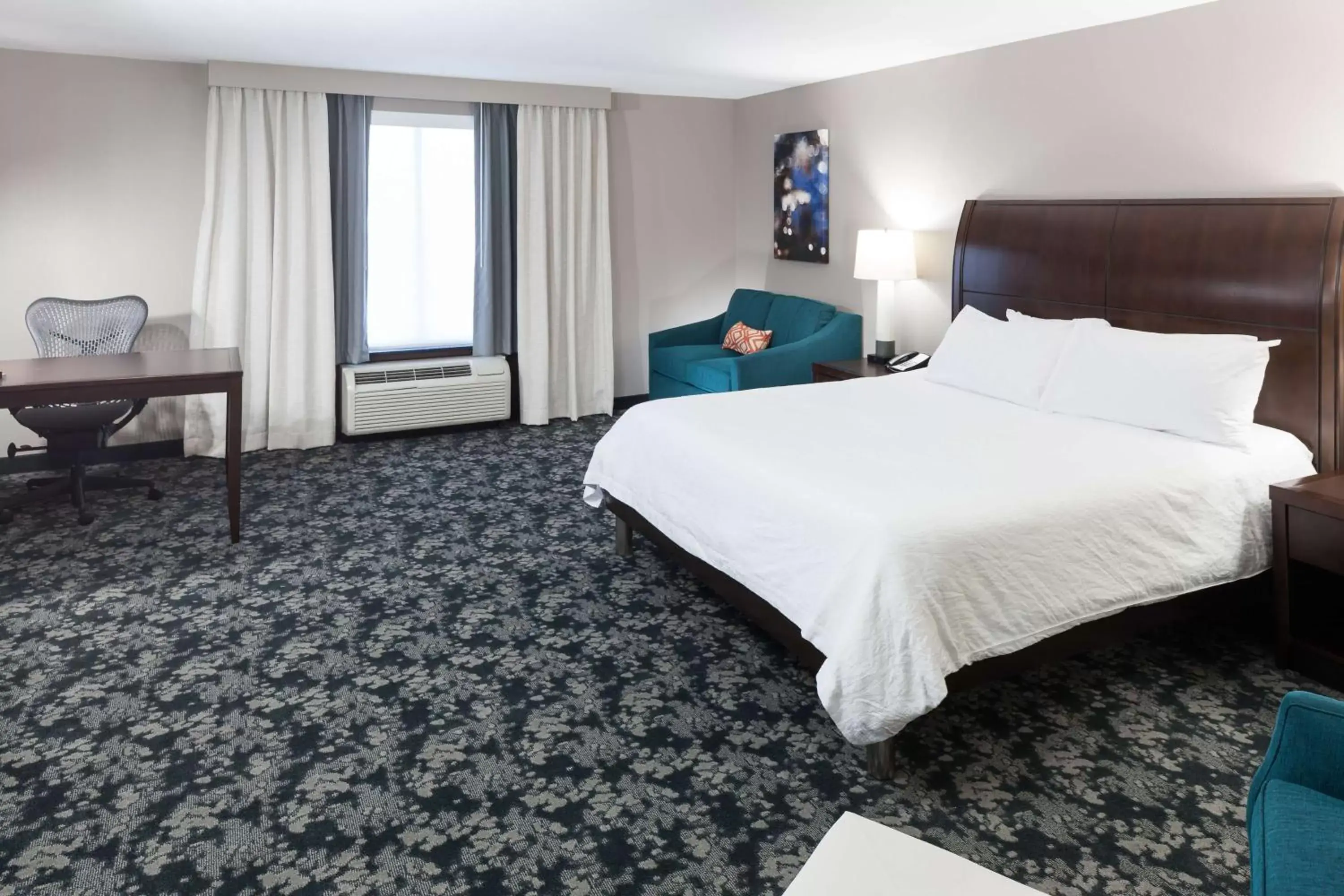 Bed in Hilton Garden Inn Cincinnati/Mason