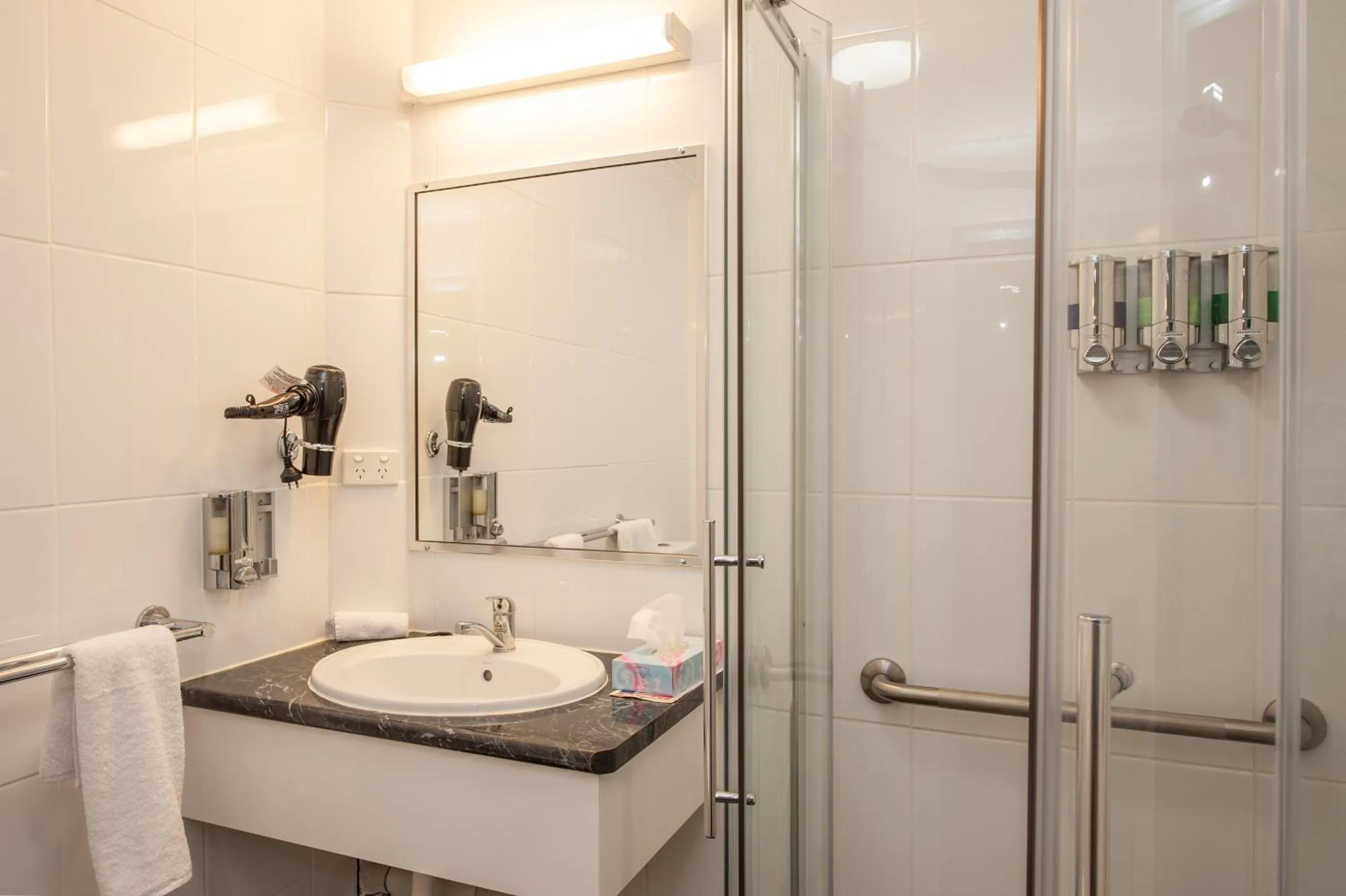 Bathroom in Allan Cunningham Motel
