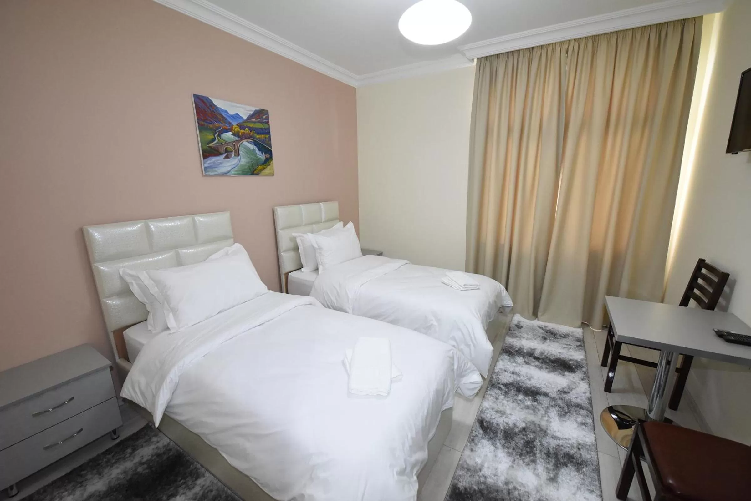 Staff, Bed in Buna Park Hotel