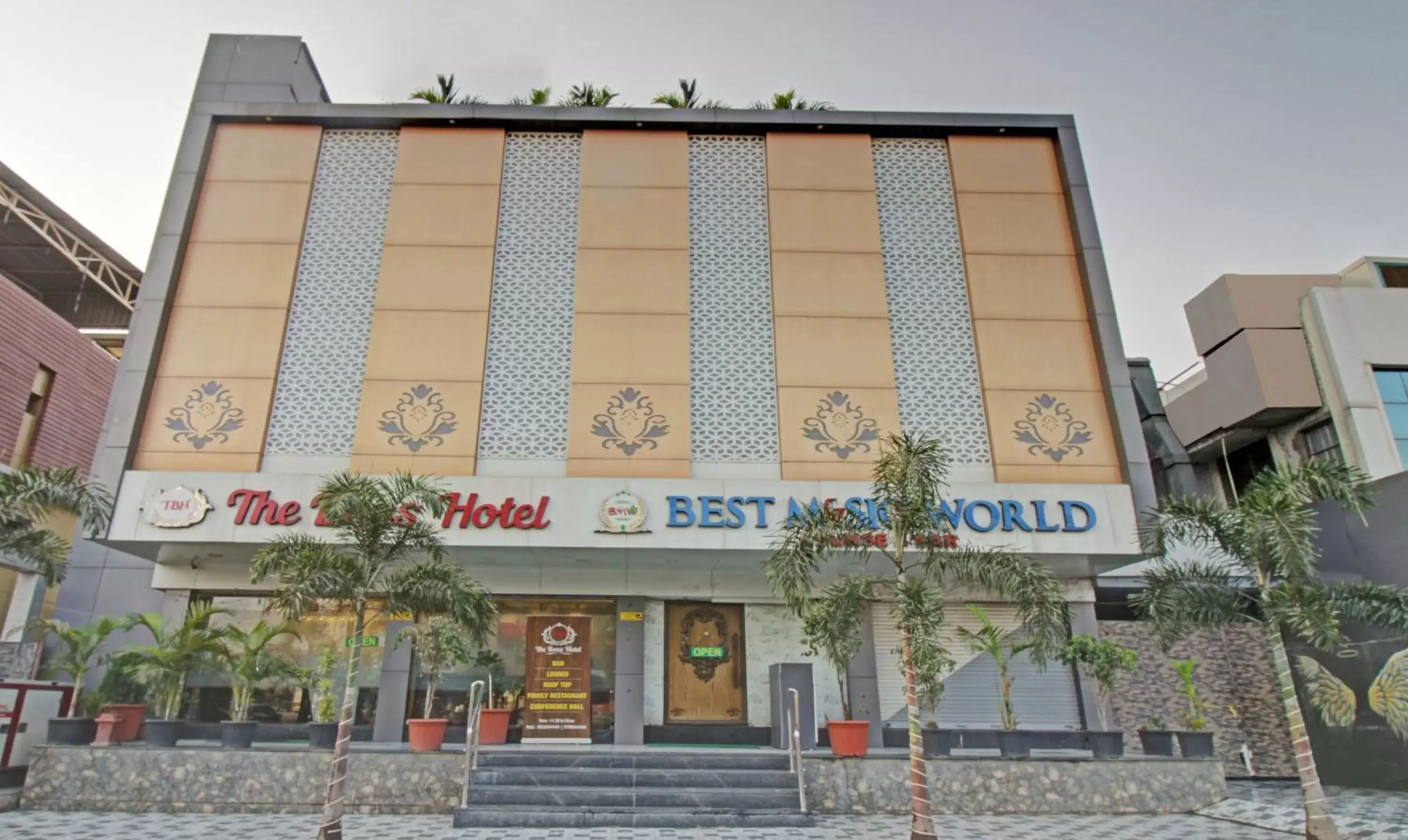 Facade/entrance in Treebo The Boss Facade/entrance in Treebo The Boss