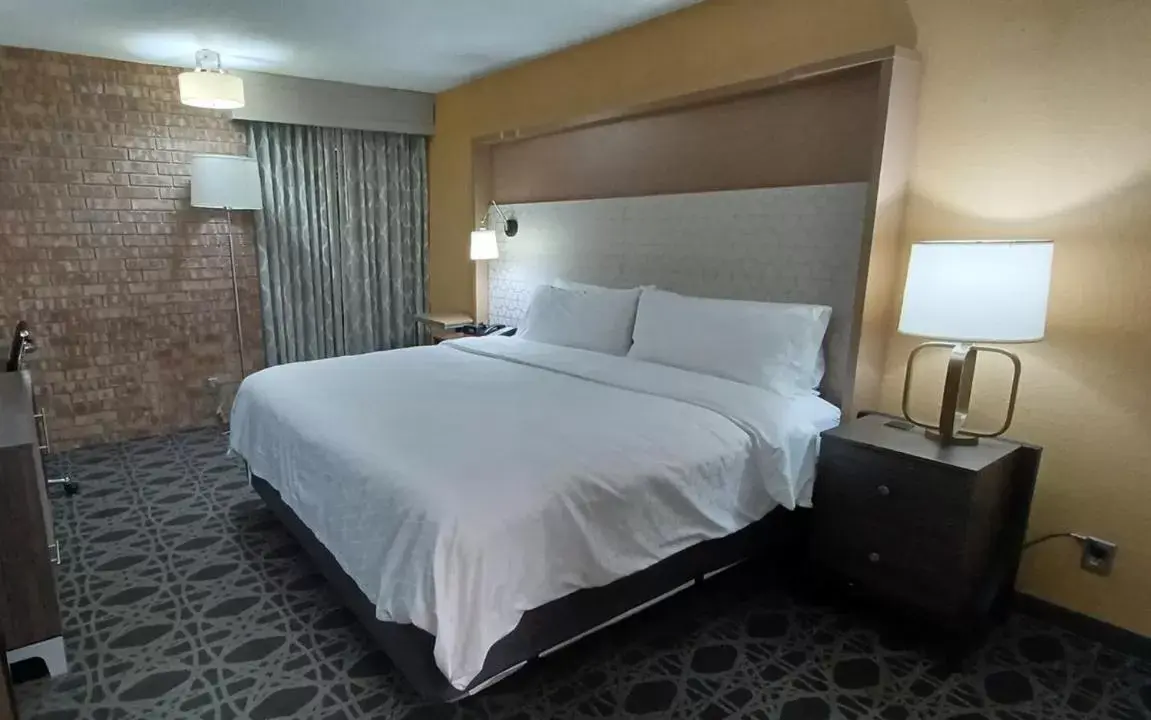 Bed in Holiday Inn - McAllen - Medical Center Area, an IHG Hotel