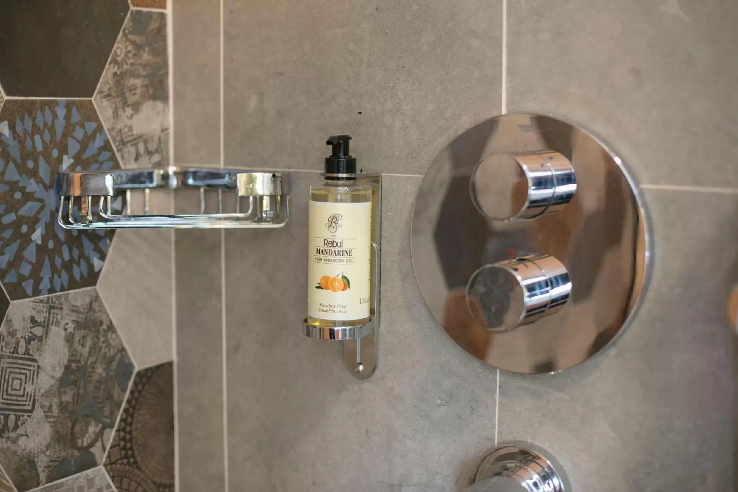 Shower, Bathroom in Sparkle Hotel