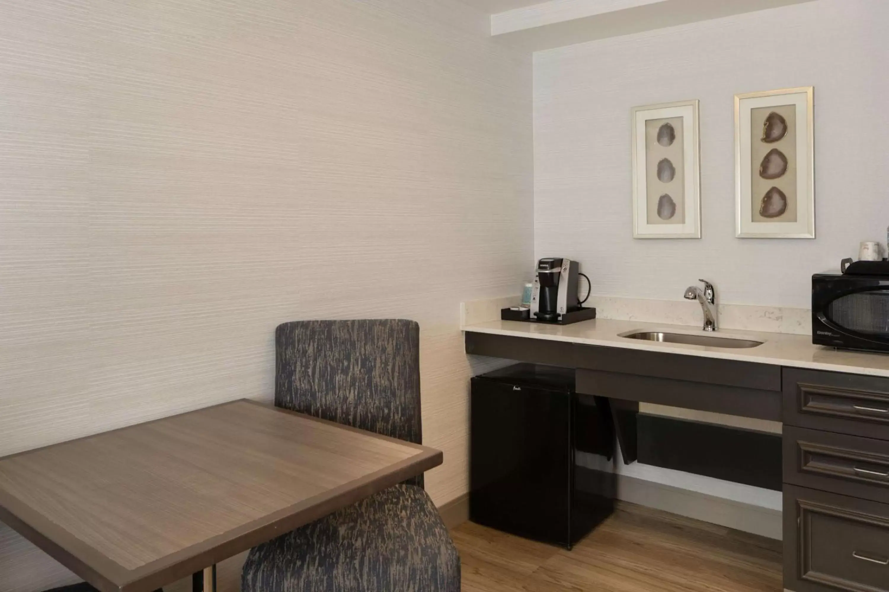 Photo of the whole room in Hilton Garden Inn Freeport Downtown Photo of the whole room in Hilton Garden Inn Freeport Downtown