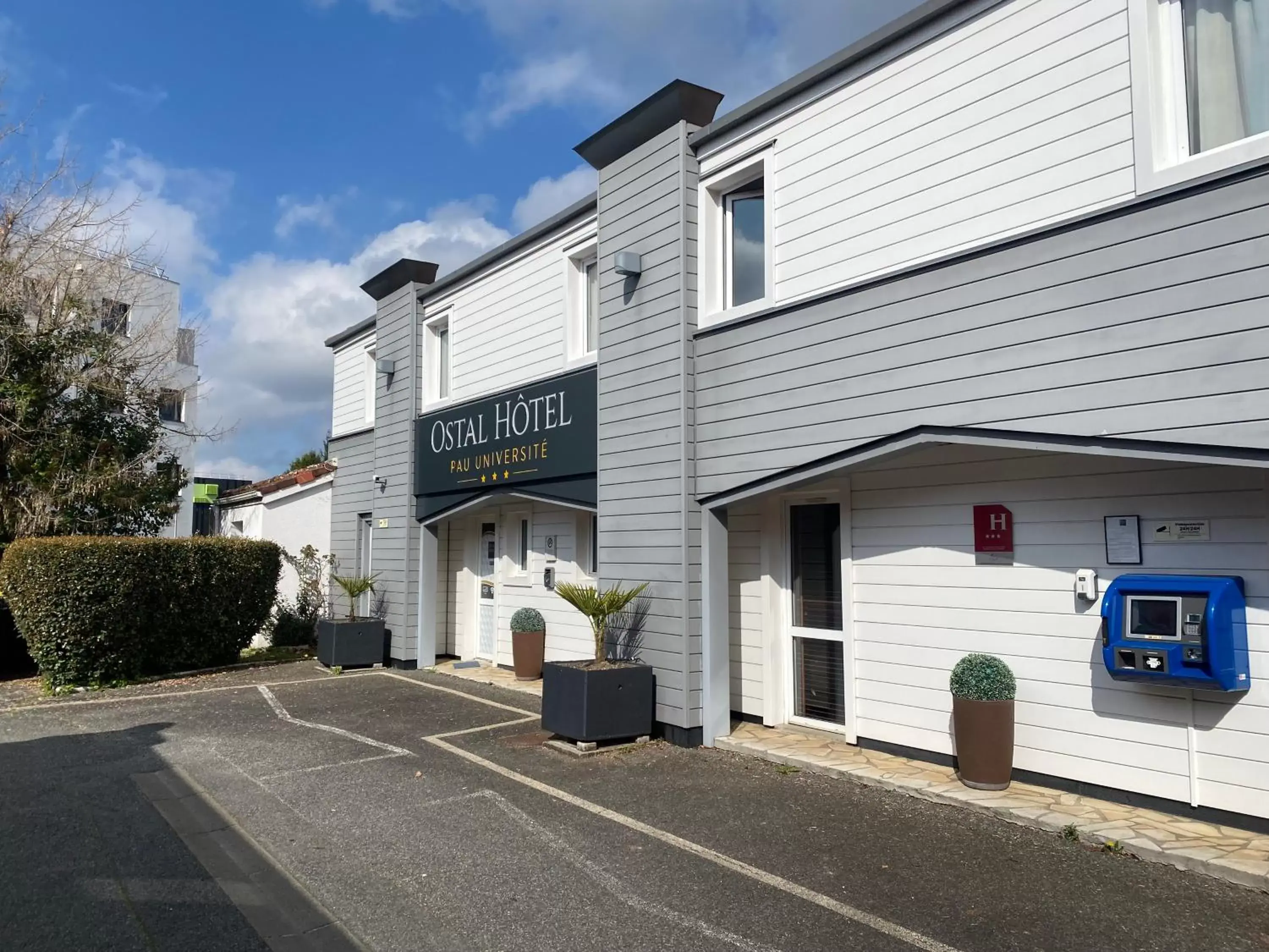 Property building in Ostal Pau Universite - Sure Hotel Collection by Best Western Property building in Ostal Pau Universite - Sure Hotel Collection by Best Western