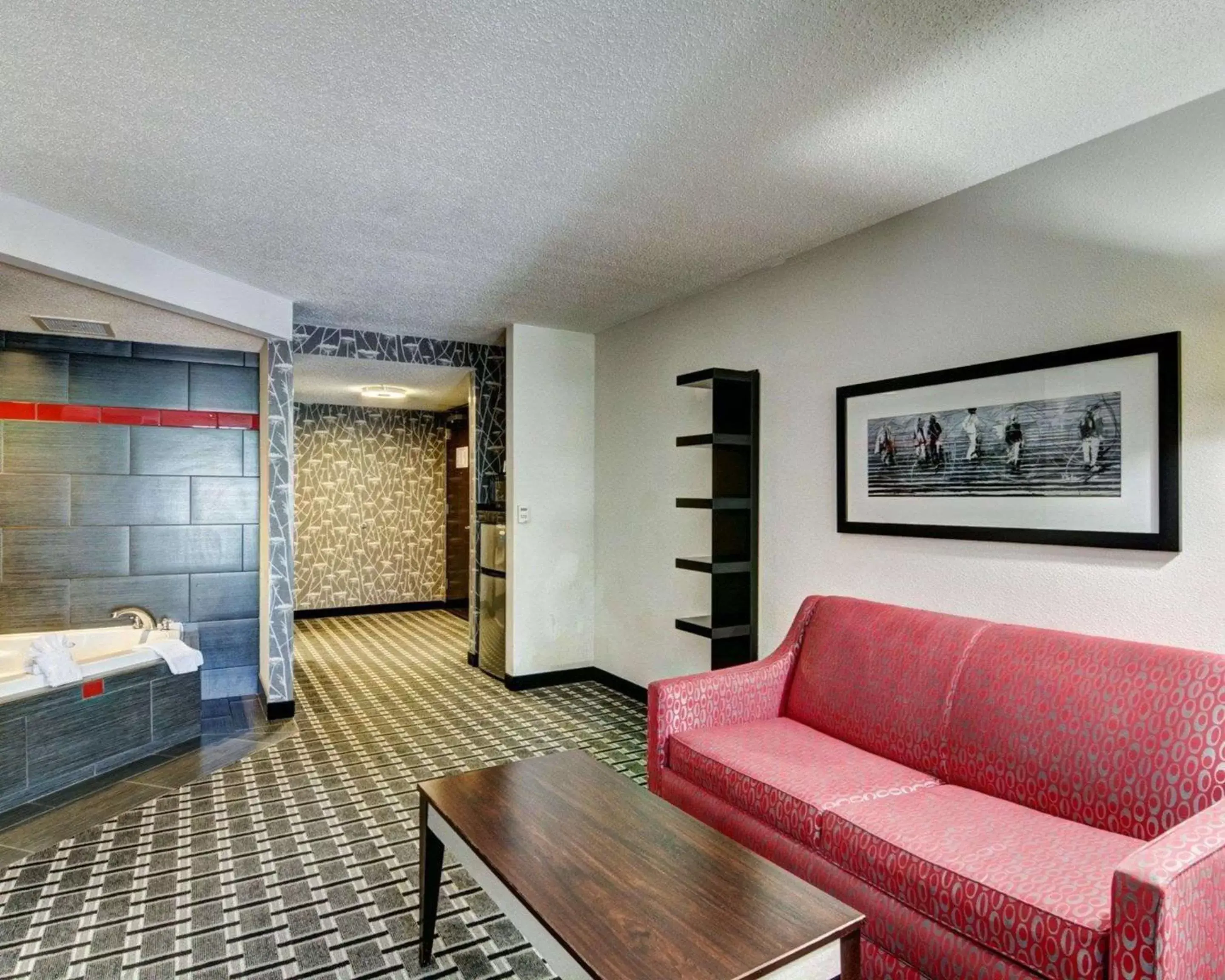 Photo of the whole room, Seating Area in Comfort Suites Williamsburg Historic Area