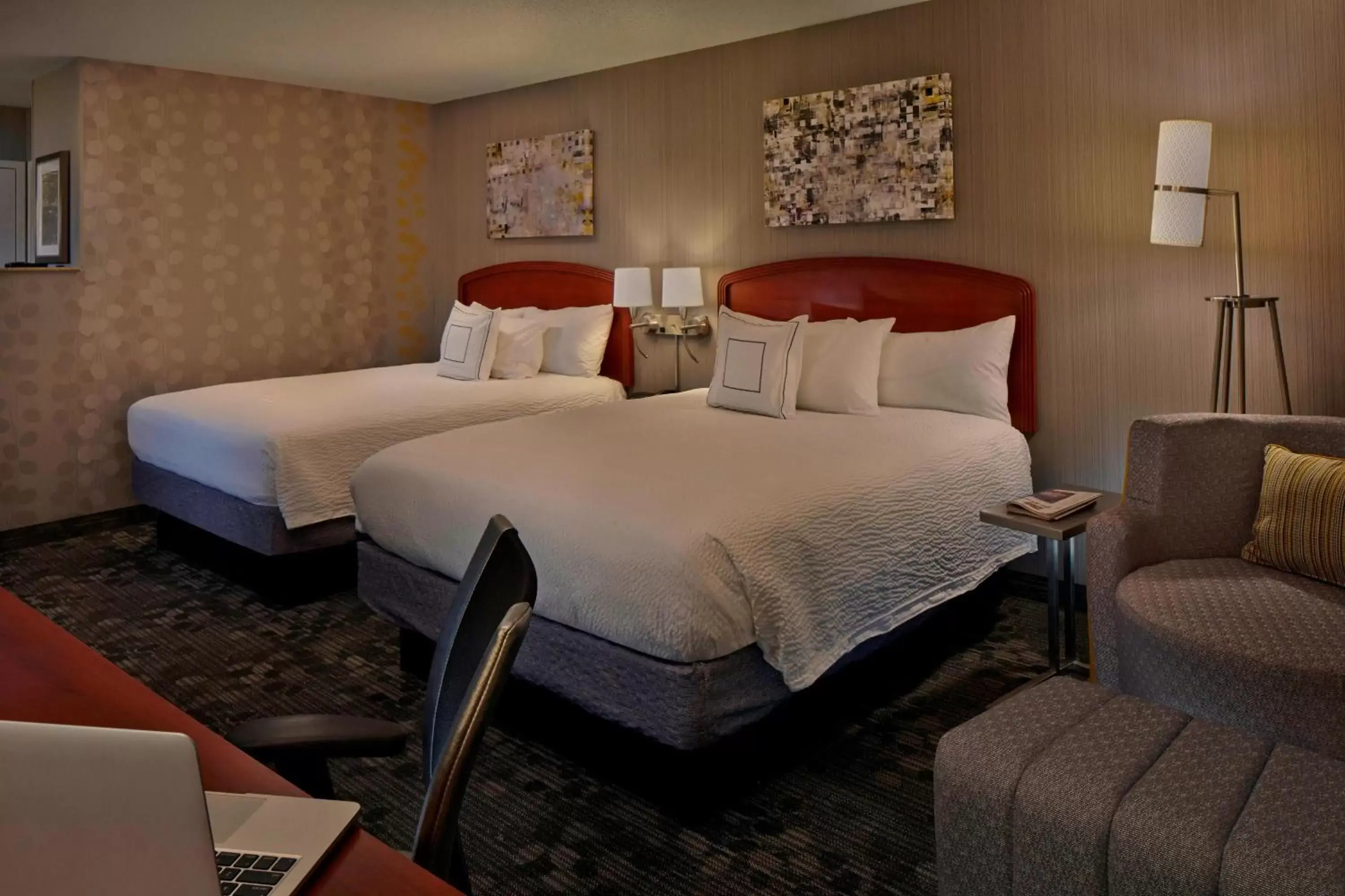 Photo of the whole room, Bed in Courtyard by Marriott Providence Warwick