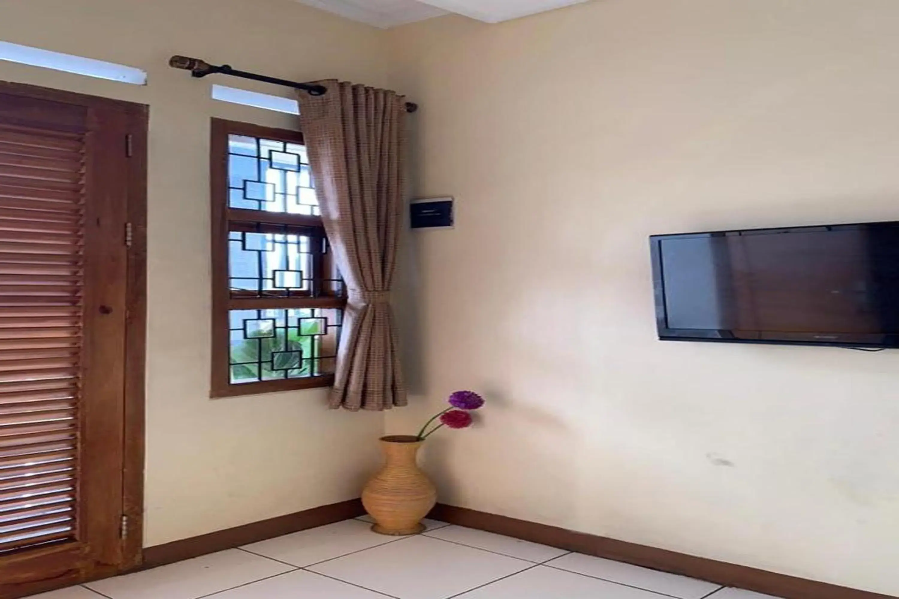 TV and multimedia, TV/Entertainment Center in Villa Buana Graha Syariah