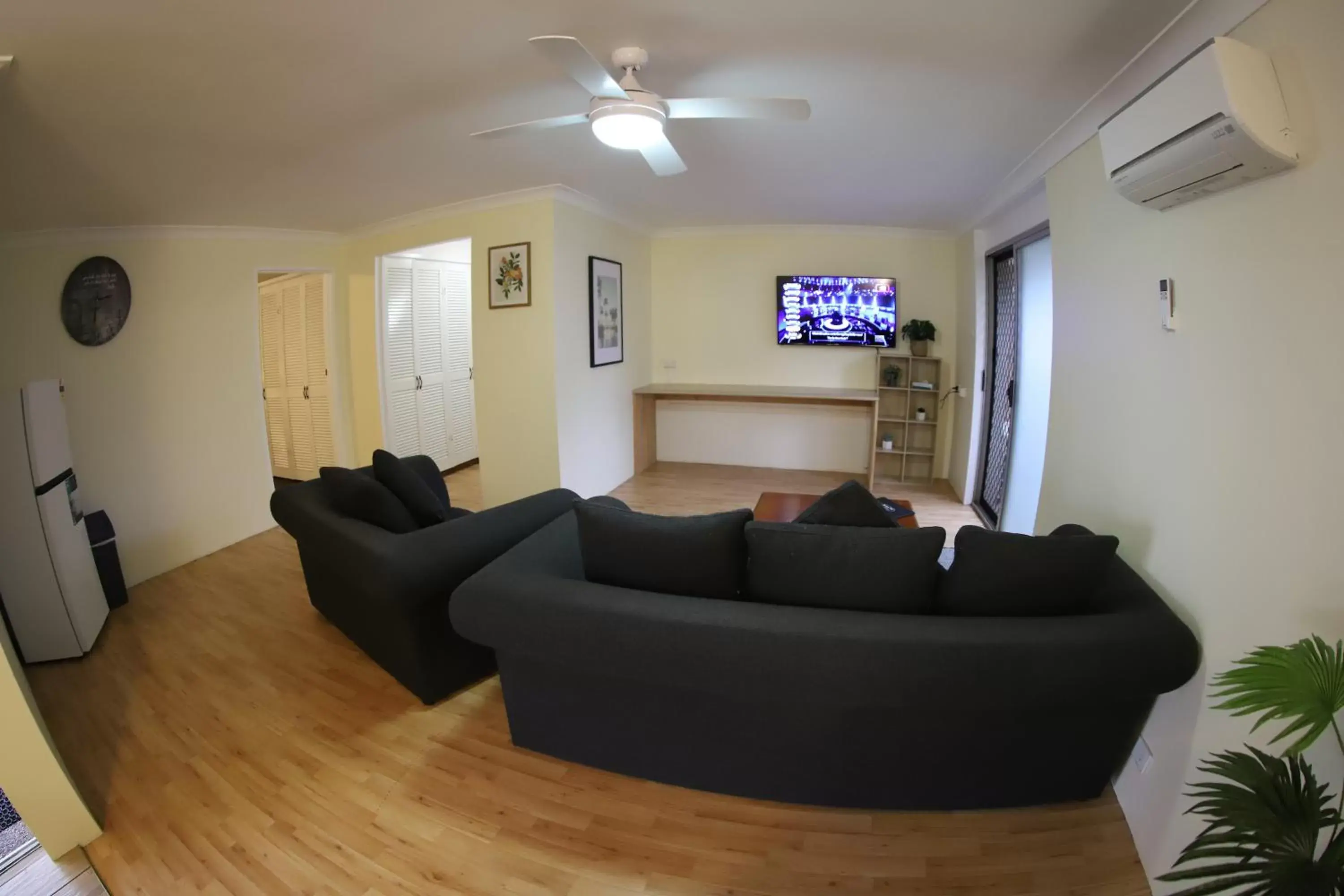 Living room, Seating Area in Sleepy Hill Motor Inn