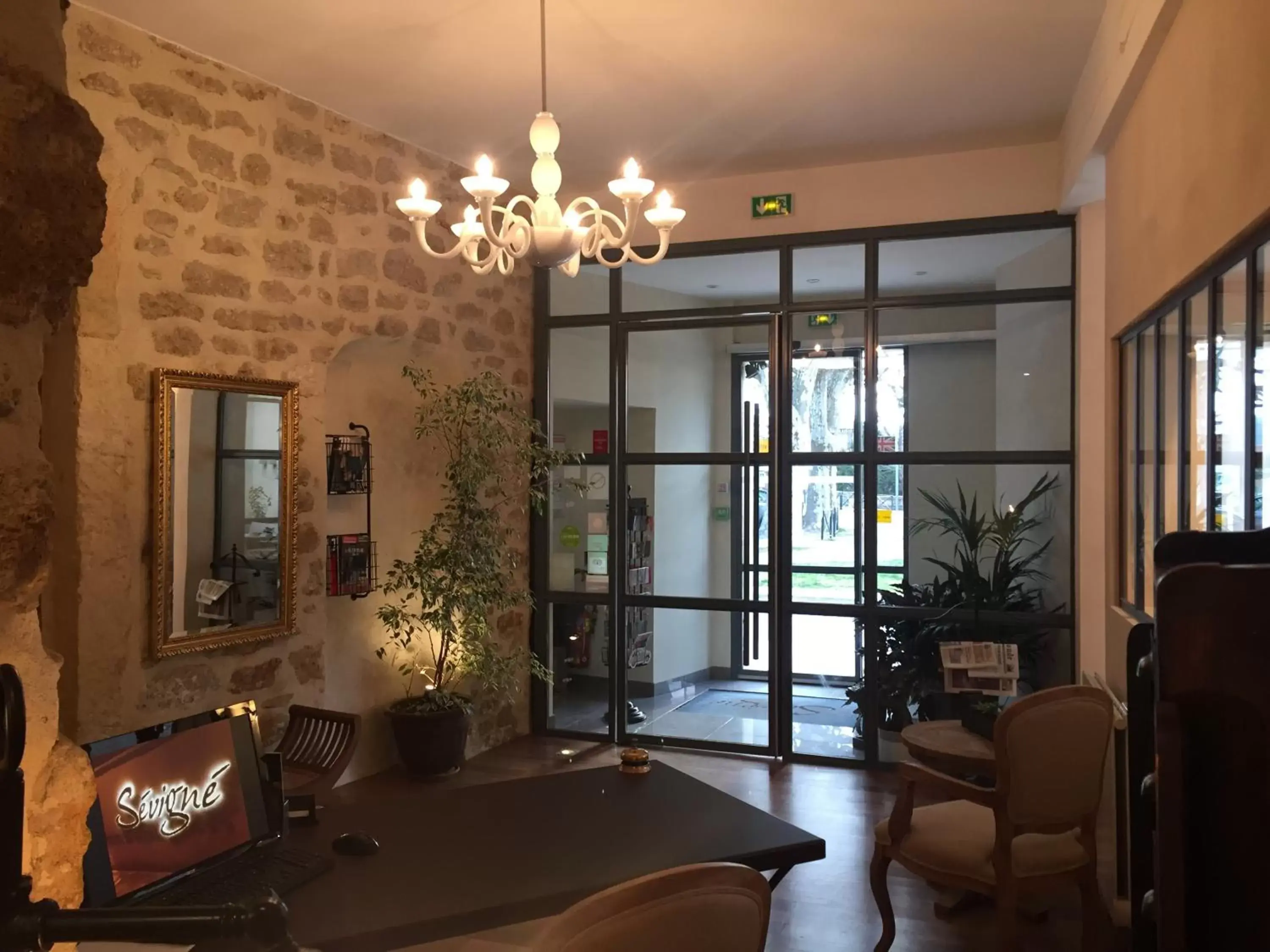 Lobby or reception in L'Instant Sévigné