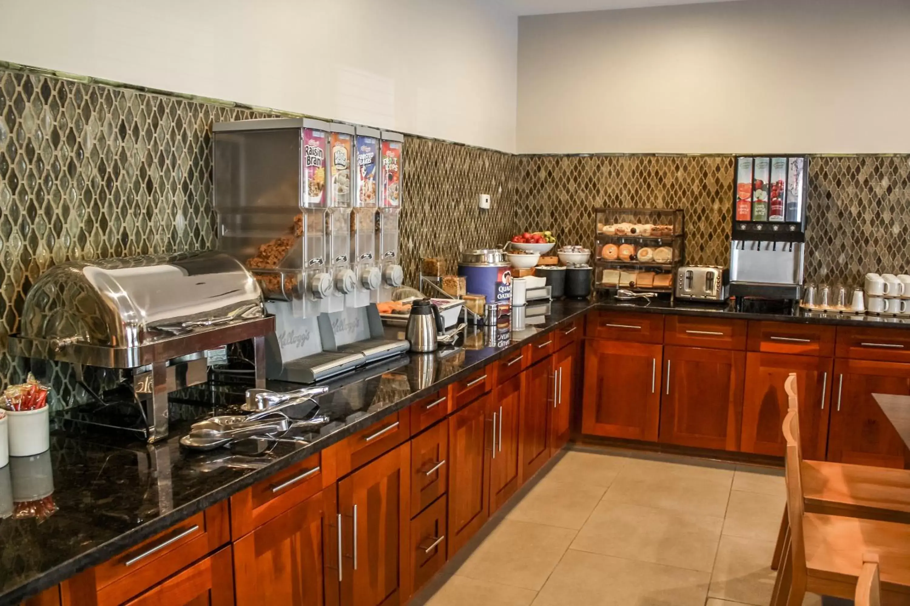 Food, Restaurant/Places to Eat in Country Inn & Suites by Radisson, Washington Dulles International Airport, VA