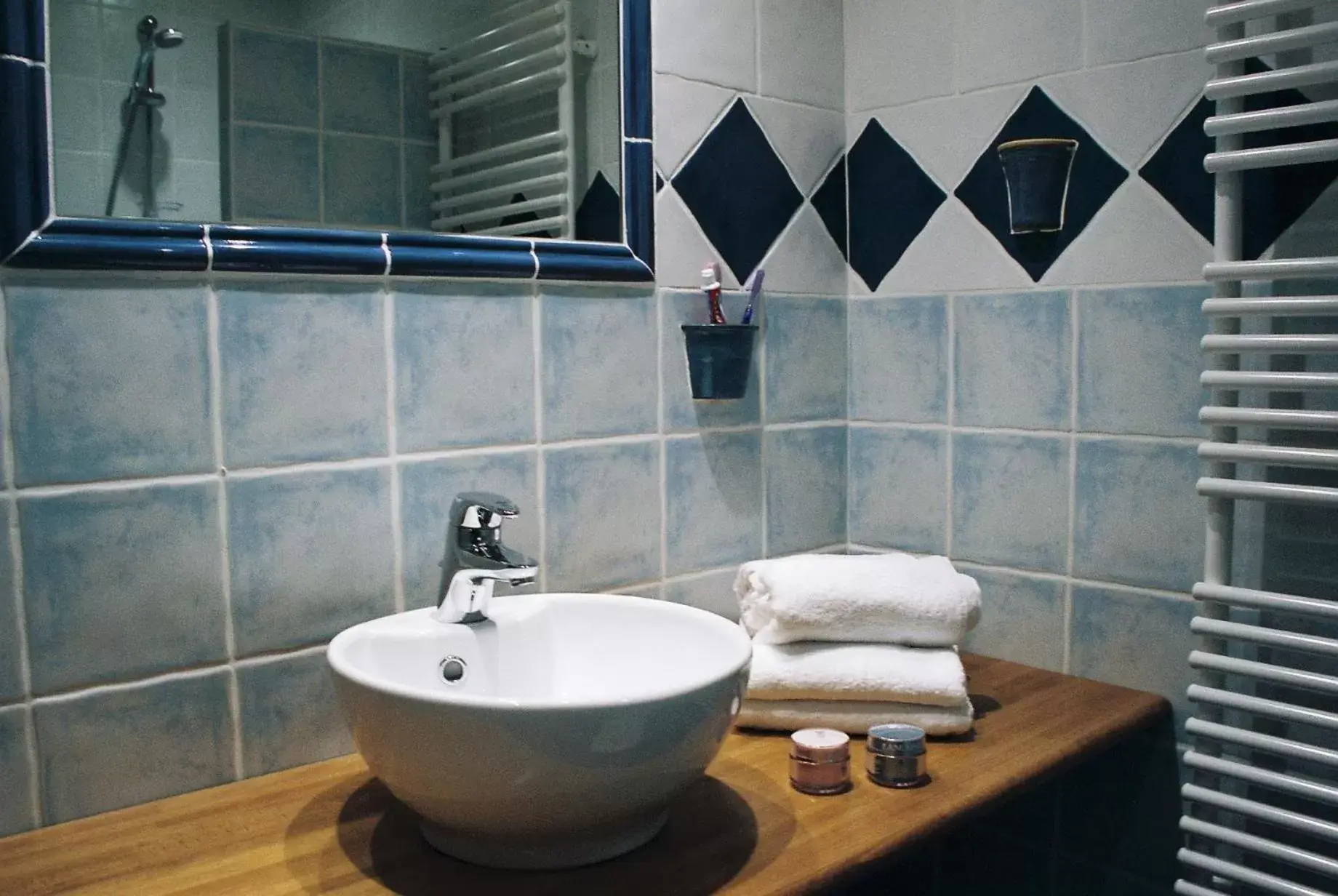 Double or Twin Room in Bed and Breakfast Chalet Manava Double or Twin Room in Bed and Breakfast Chalet Manava