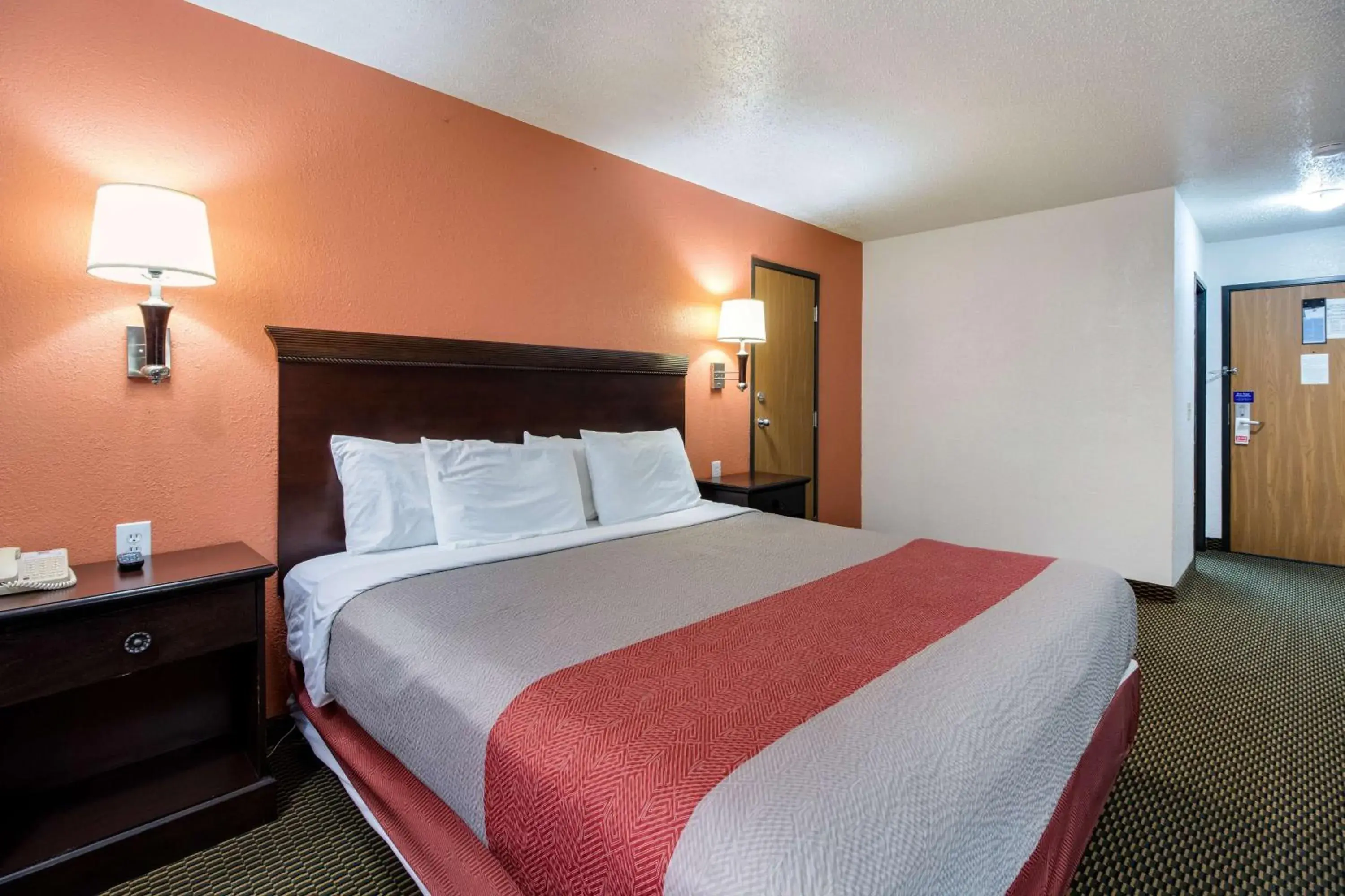 Photo of the whole room, Bed in Motel 6-Marion, IL