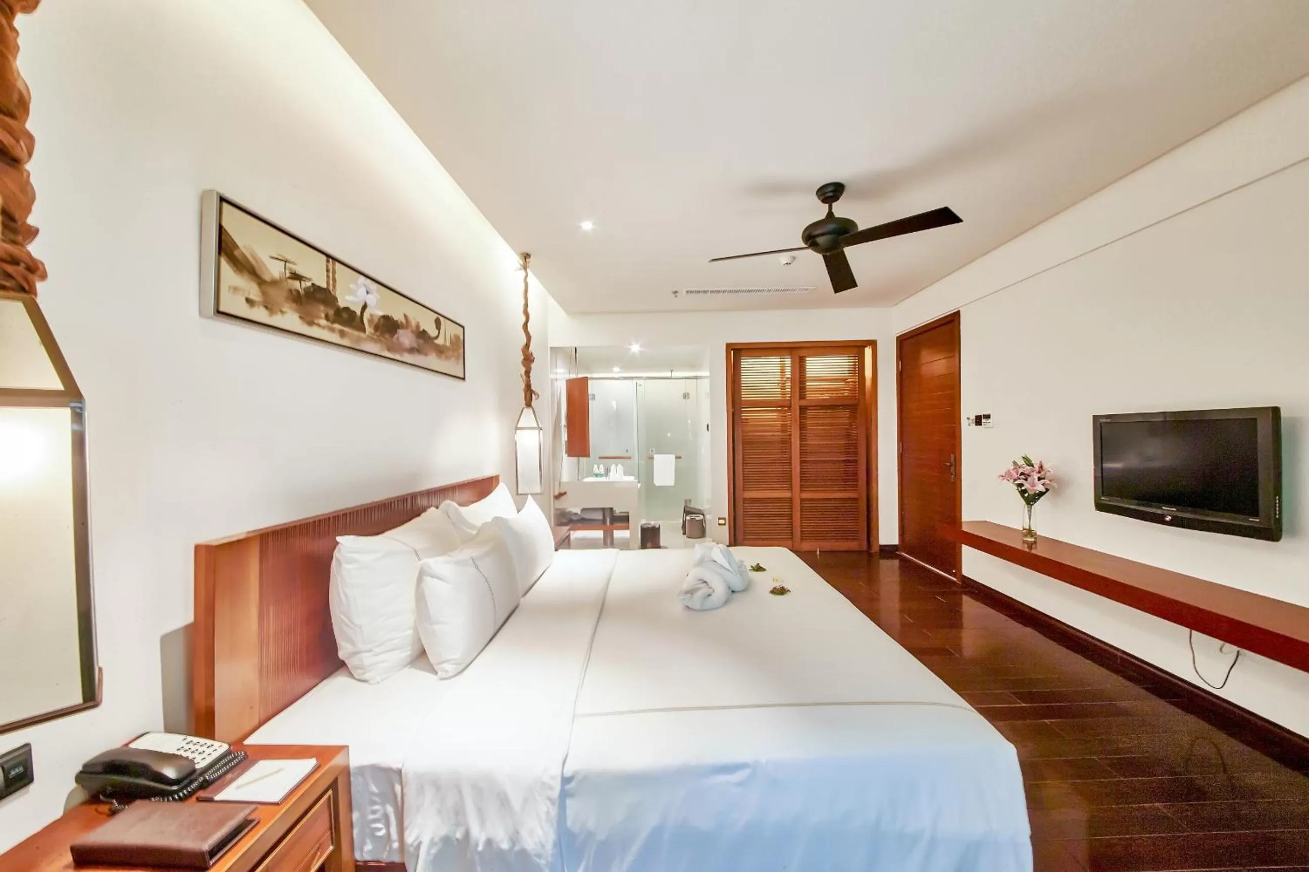 Bed in Ocean Sonic Resort Sanya