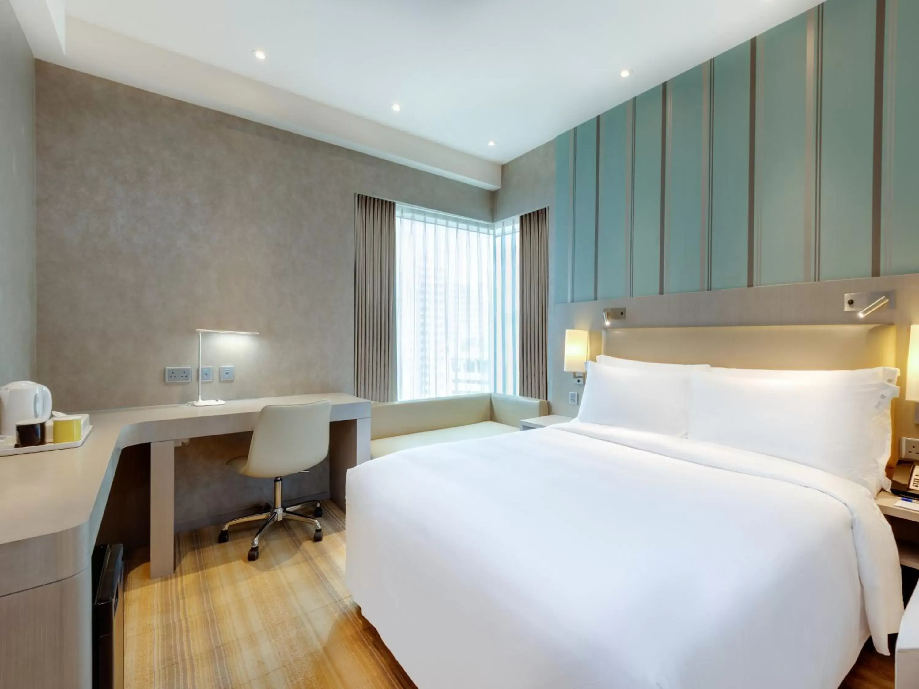 Photo of the whole room, Bed in Holiday Inn Express Hong Kong Mongkok, an IHG Hotel