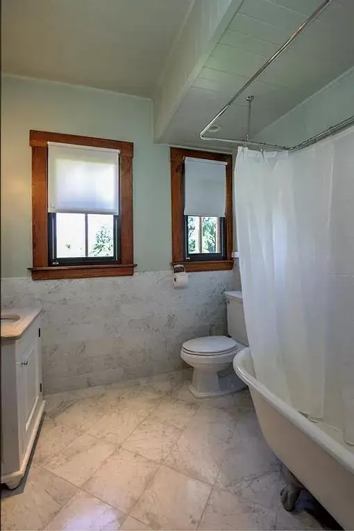 Bathroom in Sonoma Hotel