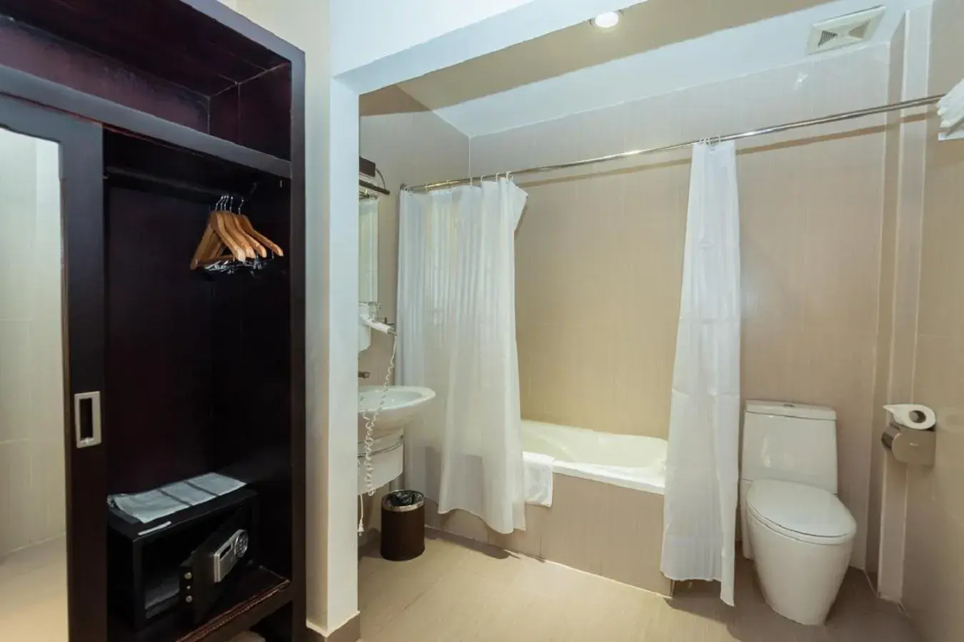 Bathroom in Almond Hotel Sothearos