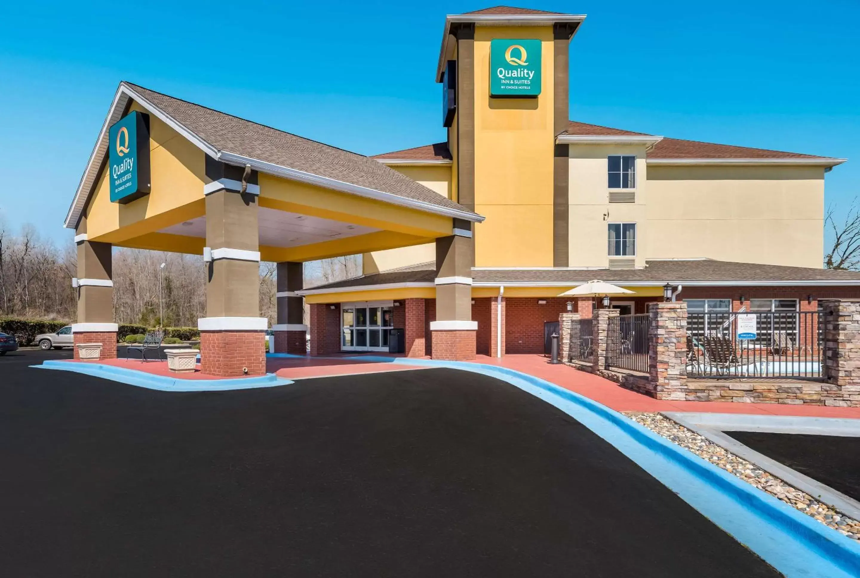 Property building in Quality Inn & Suites Huntsville Research Park Area