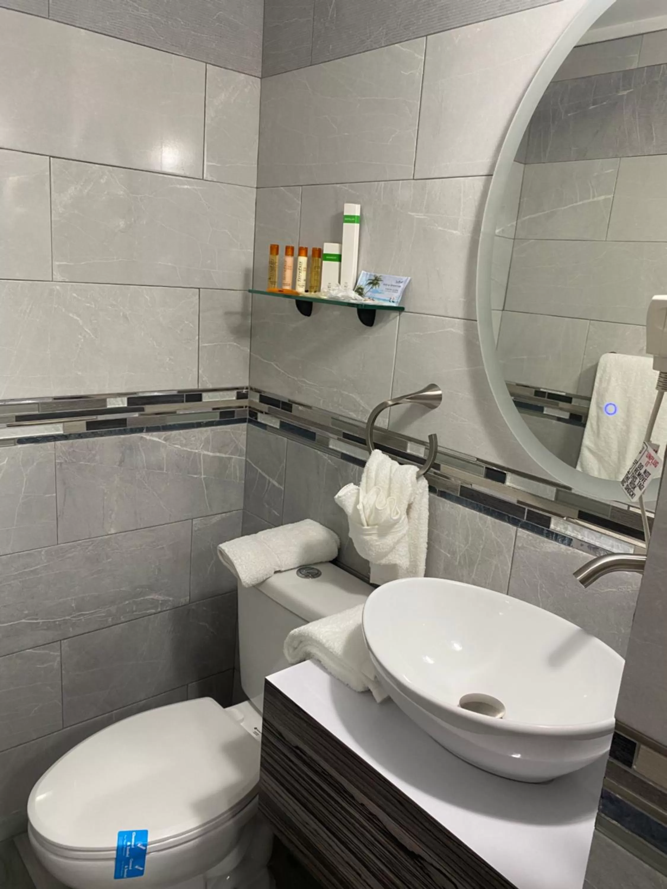 Toilet in Itza-Bella Suites