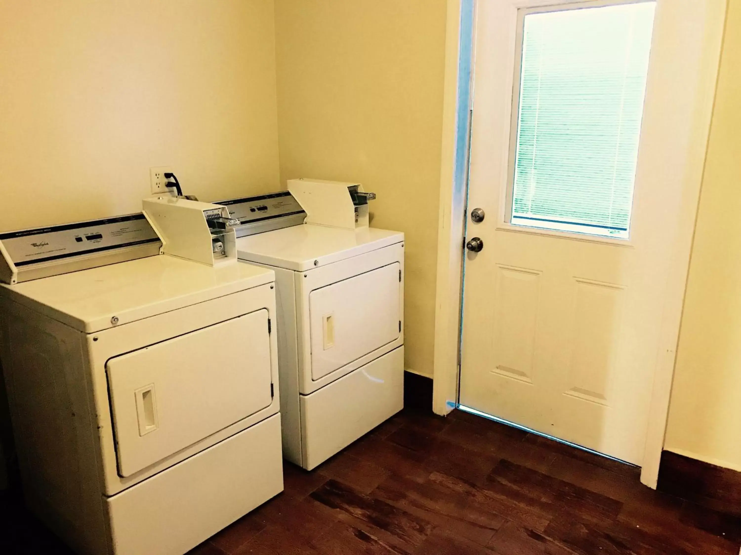 Area and facilities, Kitchen/Kitchenette in Days Inn by Wyndham Anaheim Near the Park