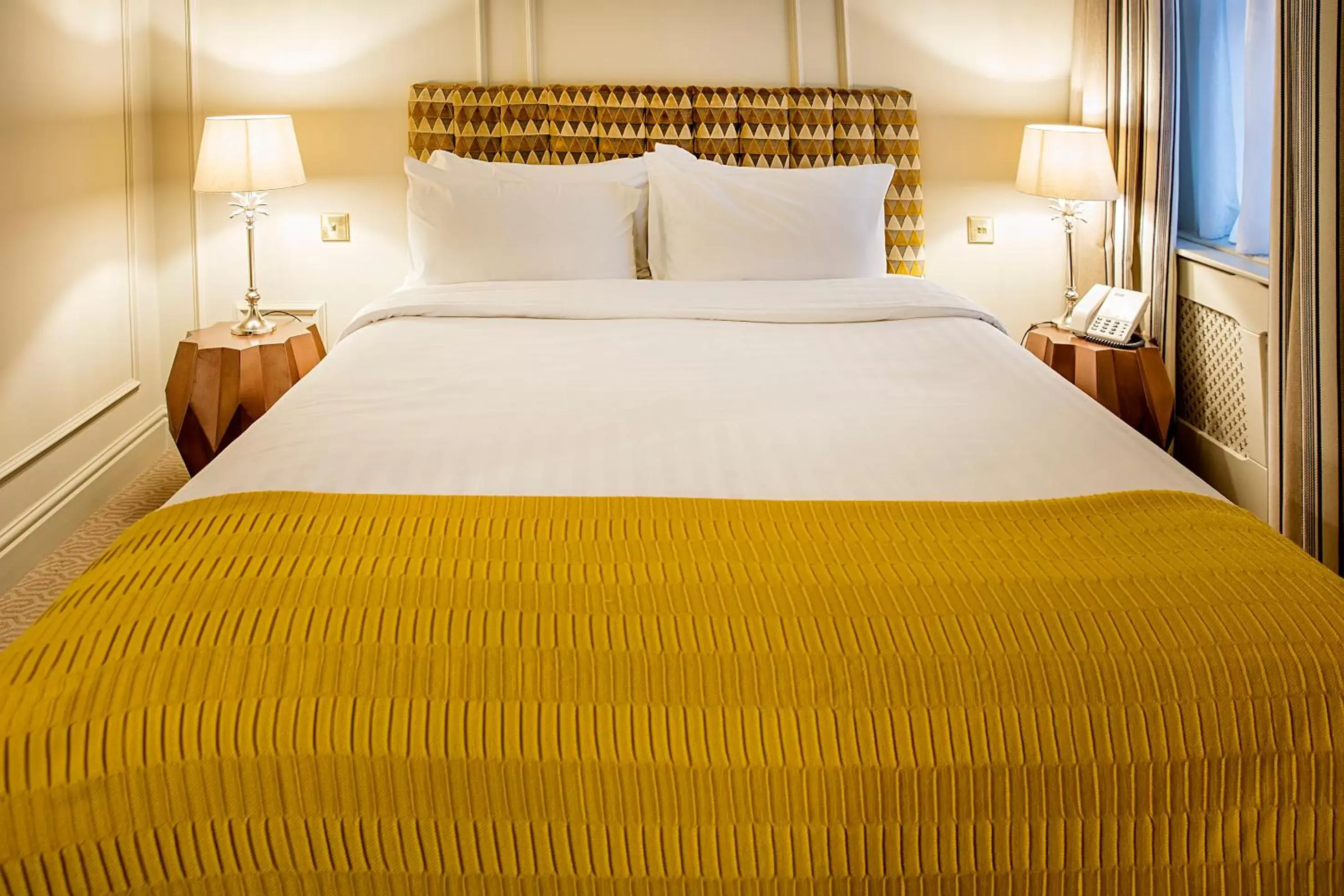 Bed in Hotel Cromwell Stevenage