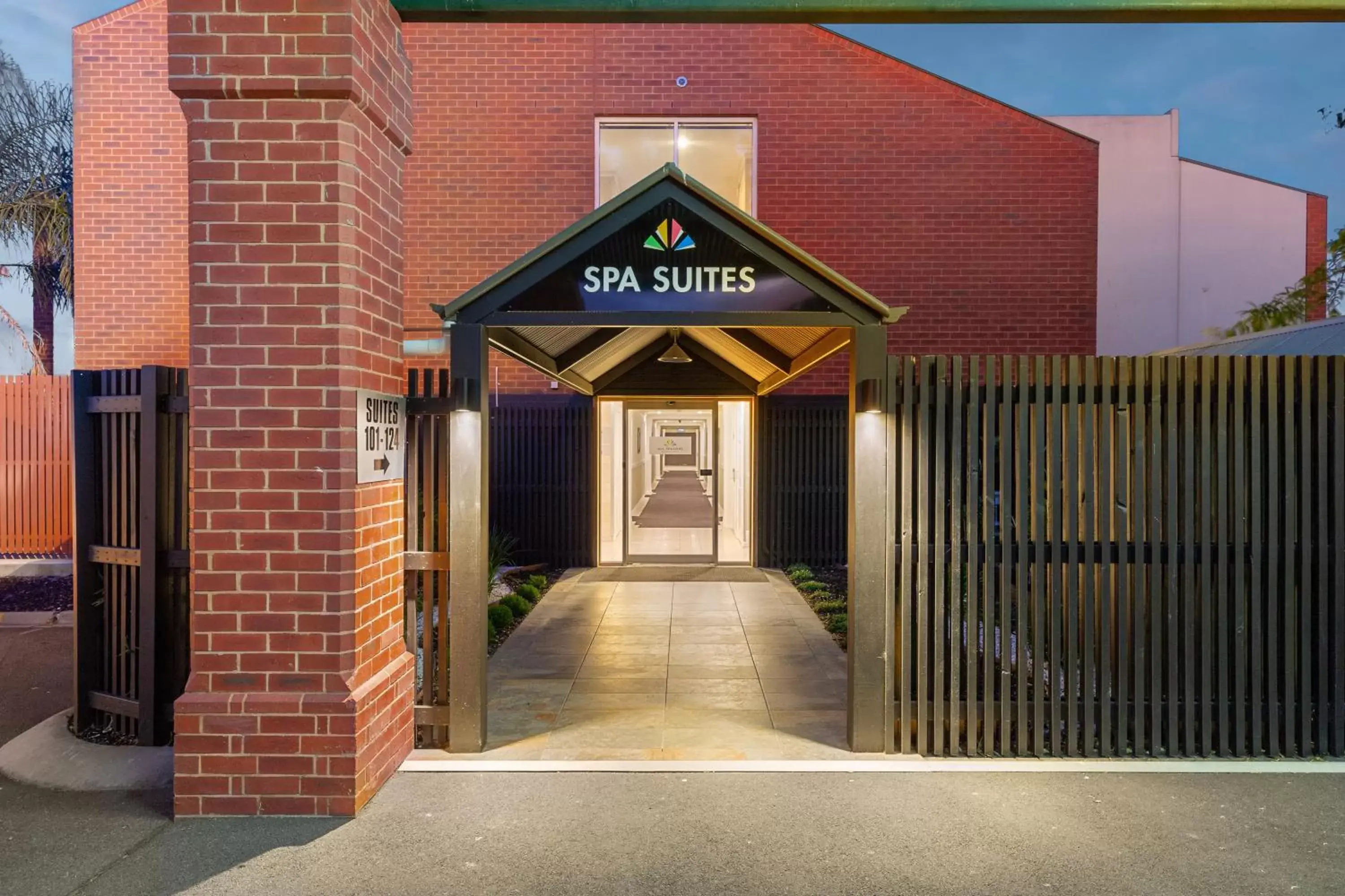 Facade/entrance in All Seasons Resort Hotel Bendigo Facade/entrance in All Seasons Resort Hotel Bendigo