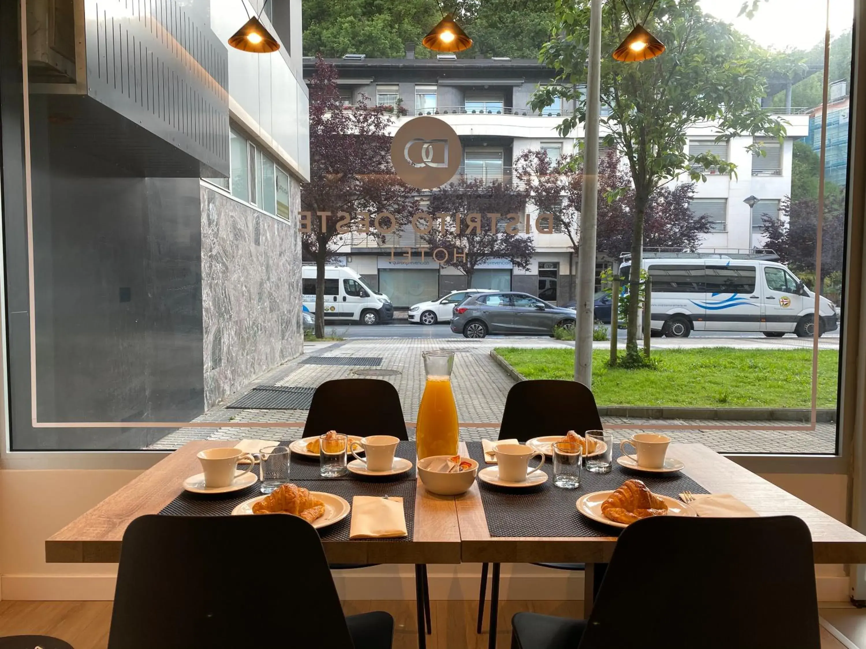 Breakfast, Restaurant/Places to Eat in Hotel Distrito Oeste