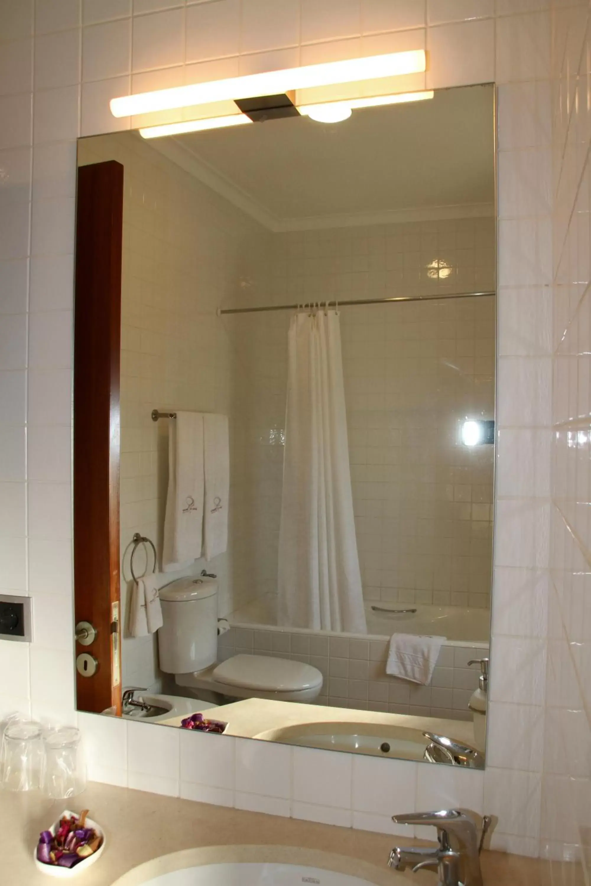 Shower, Bathroom in Hotel Rural Quinta de Sao Sebastiao