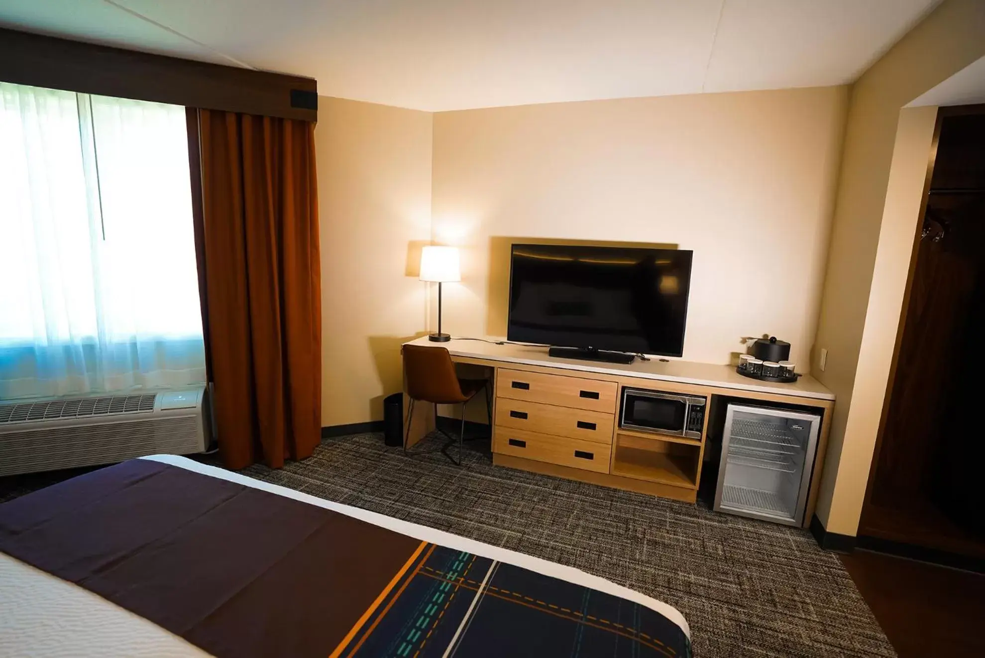 Bedroom, TV/Entertainment Center in Sawmill Creek by Cedar Point Resorts