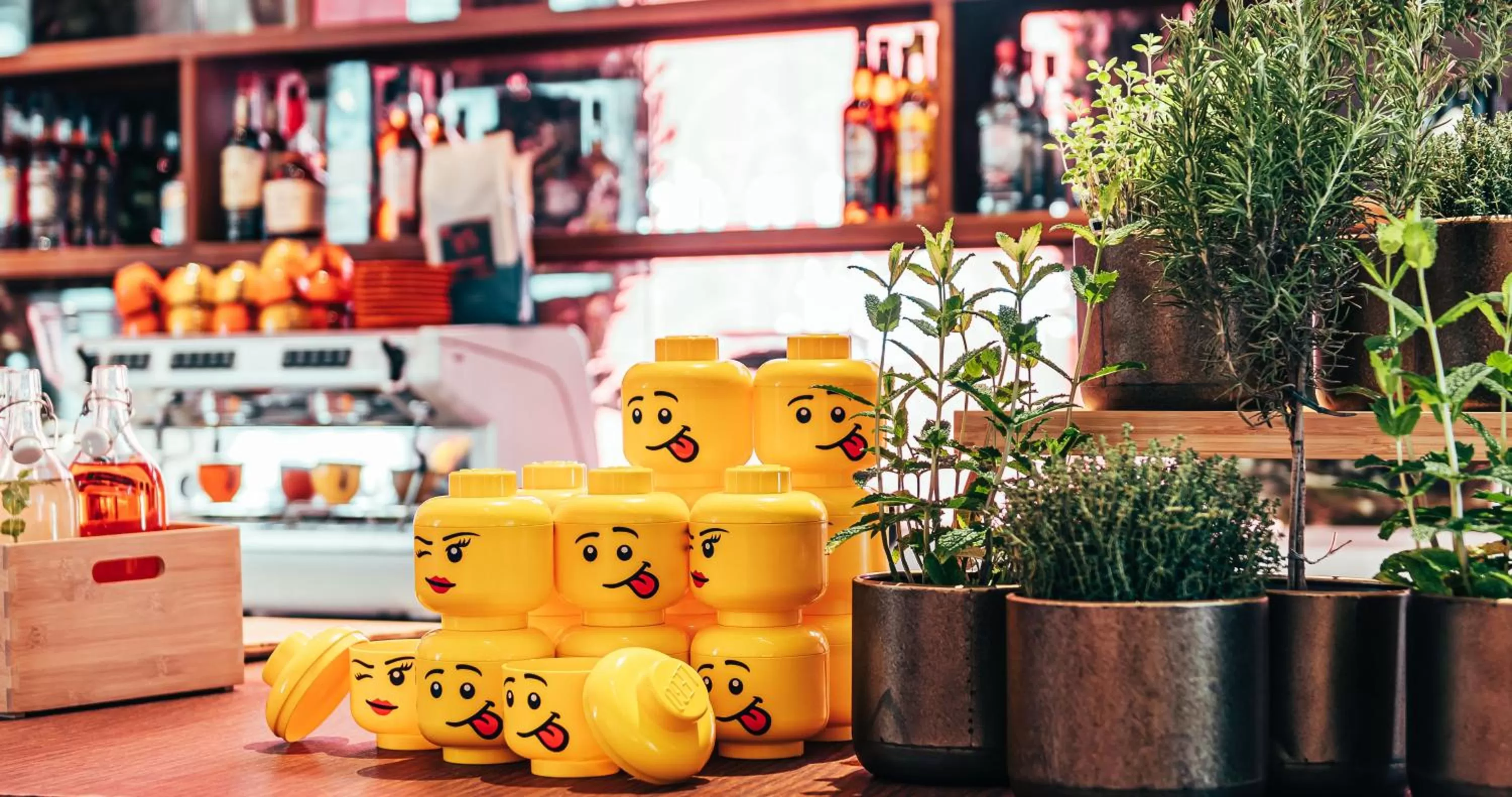 Restaurant/places to eat in Hotel AX