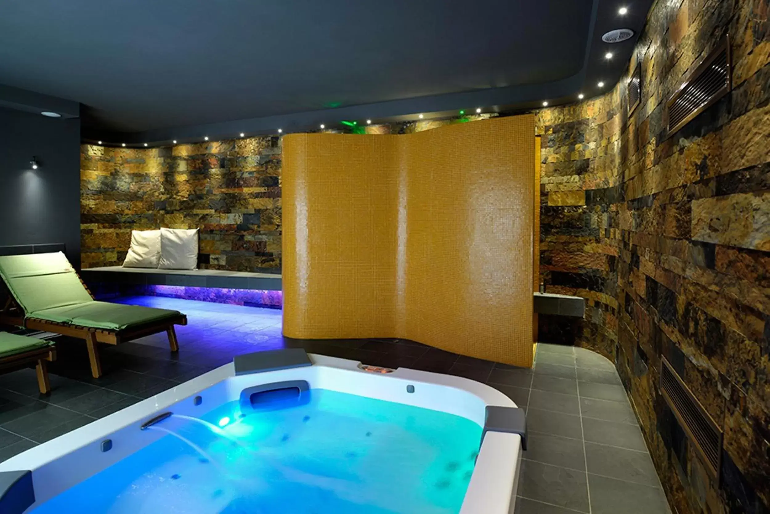 Hot Tub, Swimming Pool in Lucca in Azzurro Maison de Charme