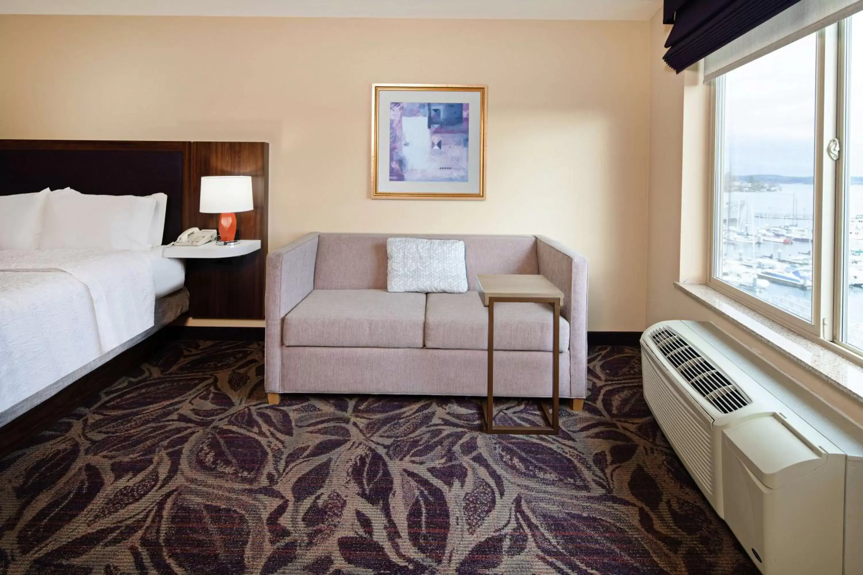 Living room, Seating Area in Hampton Inn & Suites Bremerton
